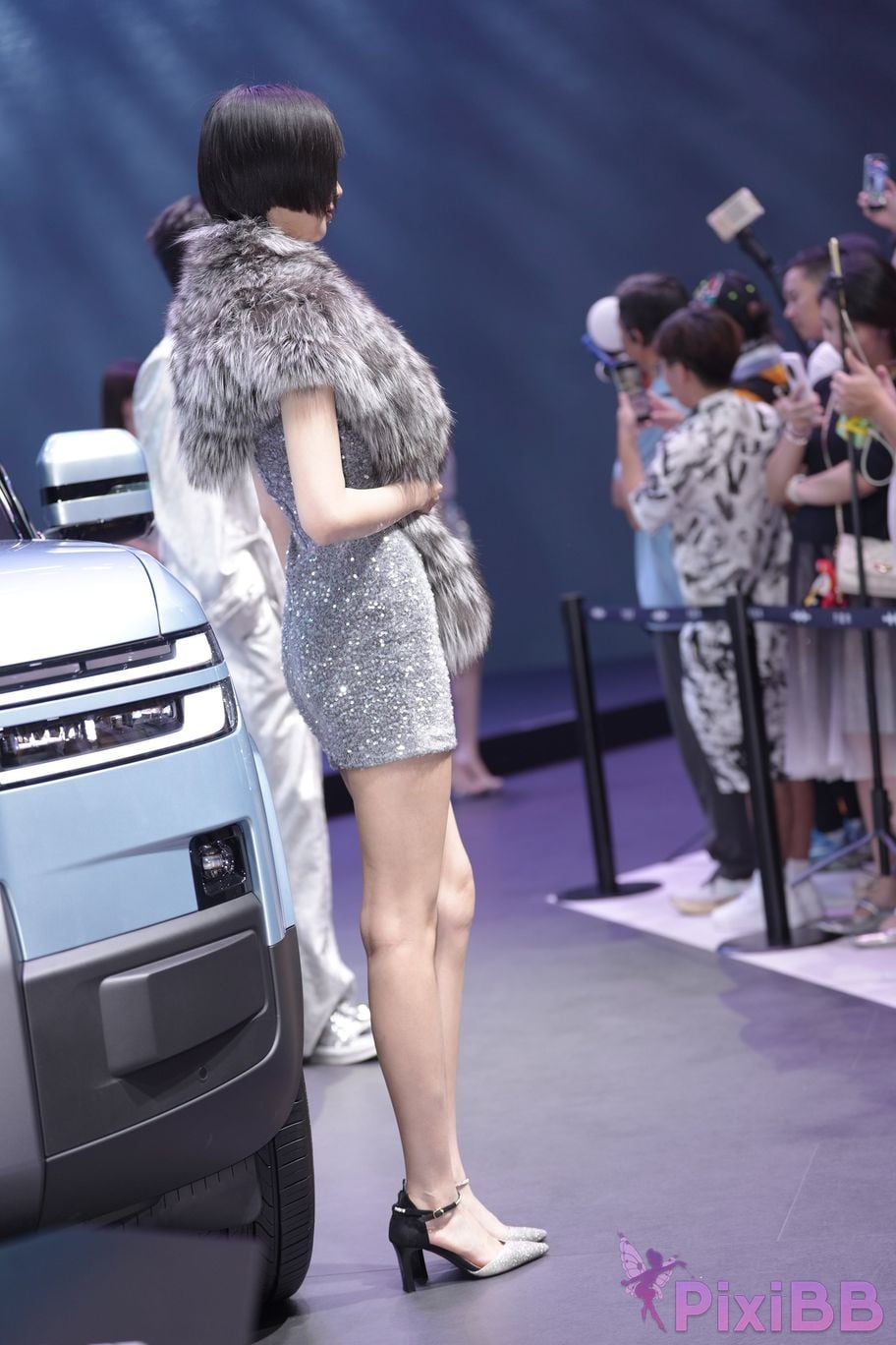Featured Street Photography Works No.5990 Beautiful model at Fang Leopard booth PixiBB.COM 327