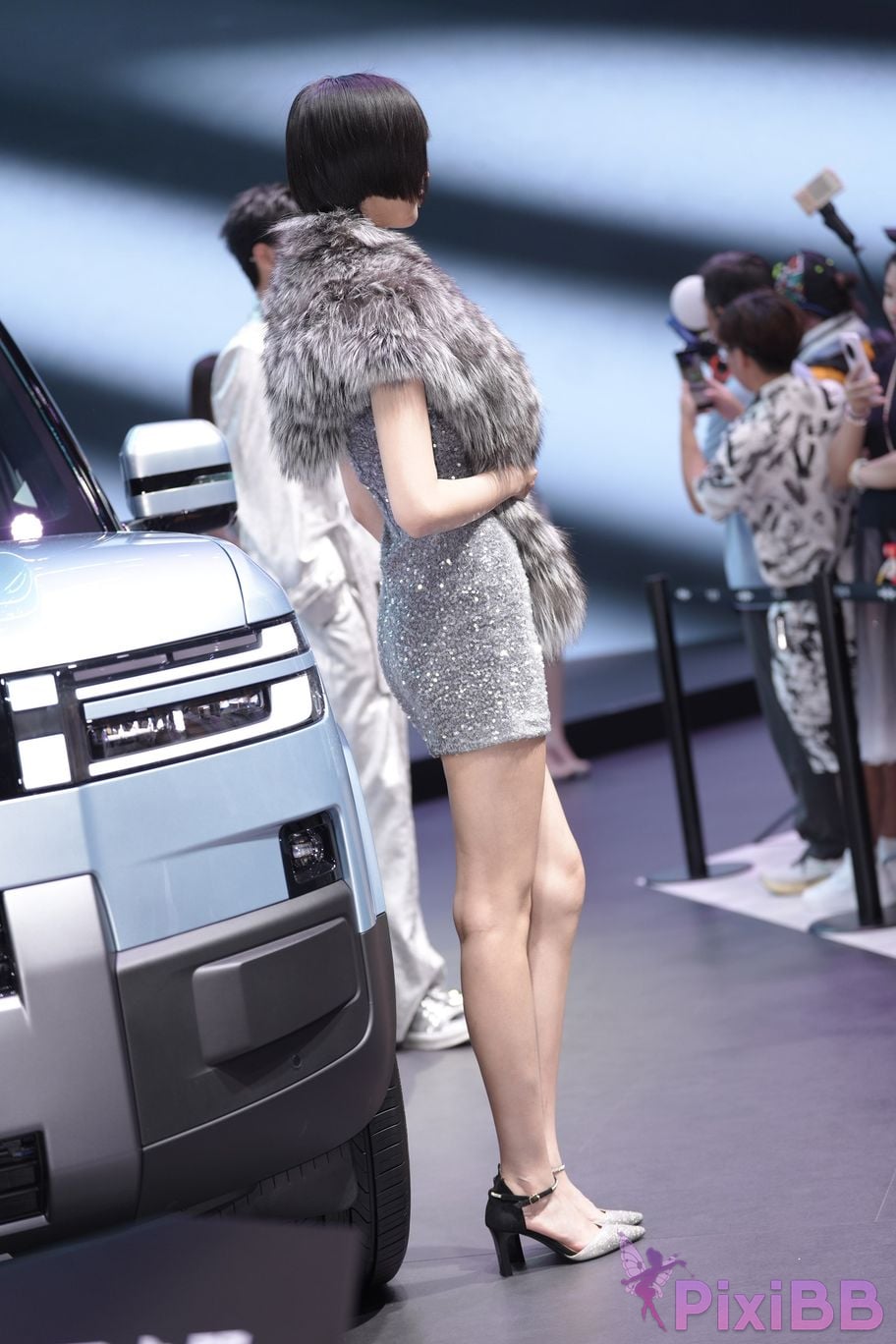 Featured Street Photography Works No.5990 Beautiful model at Fang Leopard booth PixiBB.COM 328