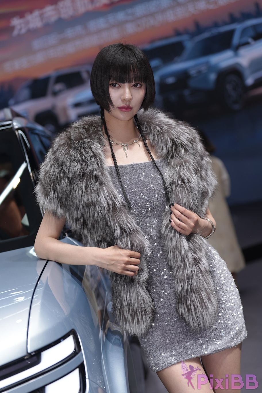 Featured Street Photography Works No.5990 Beautiful model at Fang Leopard booth PixiBB.COM 350