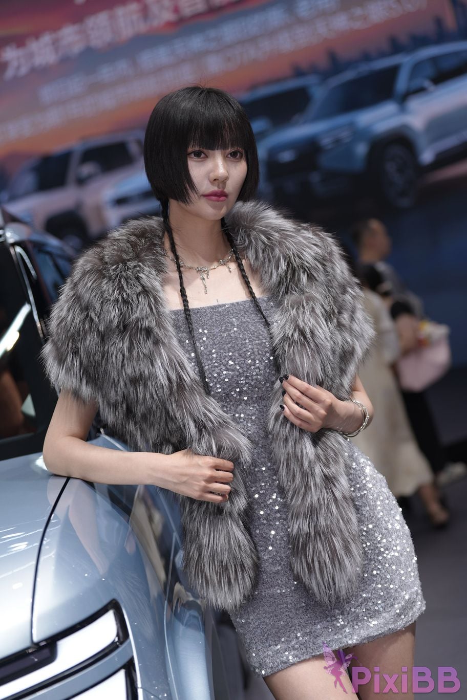 Featured Street Photography Works No.5990 Beautiful model at Fang Leopard booth PixiBB.COM 351