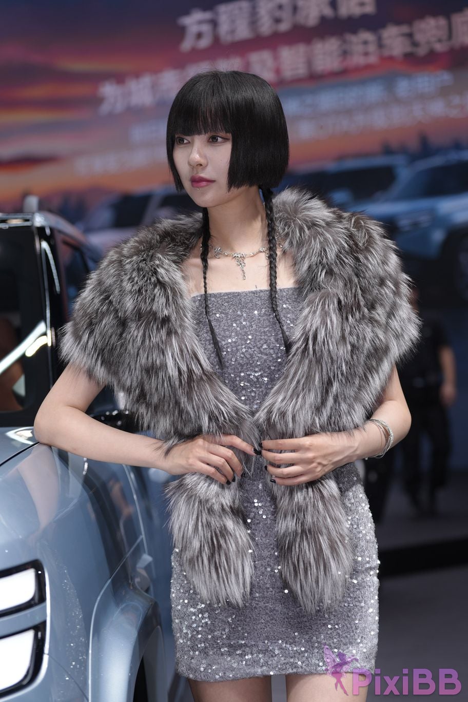 Featured Street Photography Works No.5990 Beautiful model at Fang Leopard booth PixiBB.COM 357