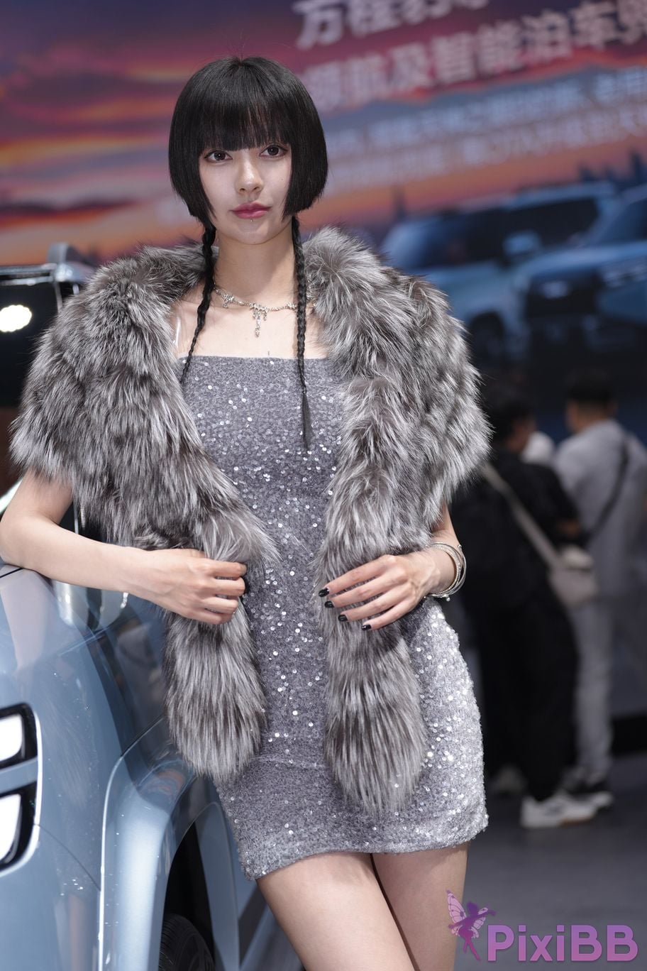 Featured Street Photography Works No.5990 Beautiful model at Fang Leopard booth PixiBB.COM 370