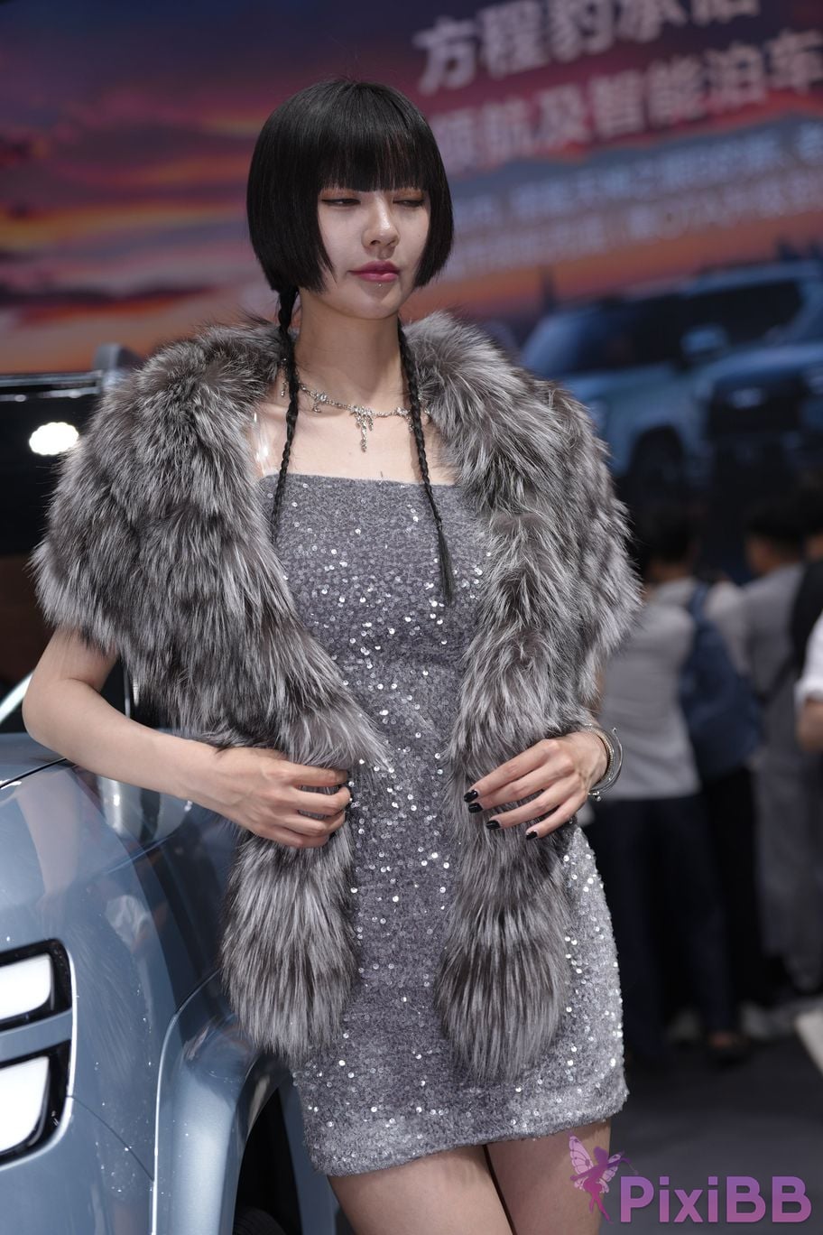 Featured Street Photography Works No.5990 Beautiful model at Fang Leopard booth PixiBB.COM 371