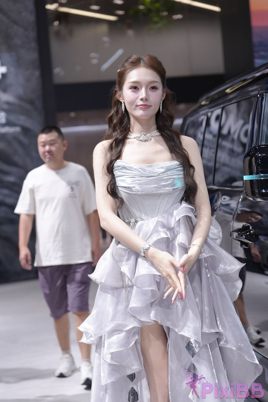 Featured Street Photography Works No.5990 Beautiful model at Fang Leopard booth PixiBB.COM 404