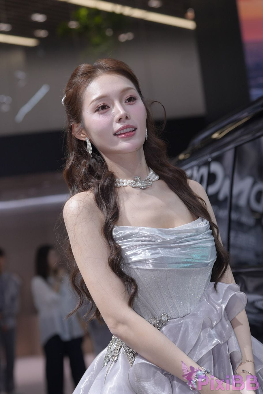 Featured Street Photography Works No.5990 Beautiful model at Fang Leopard booth PixiBB.COM 421