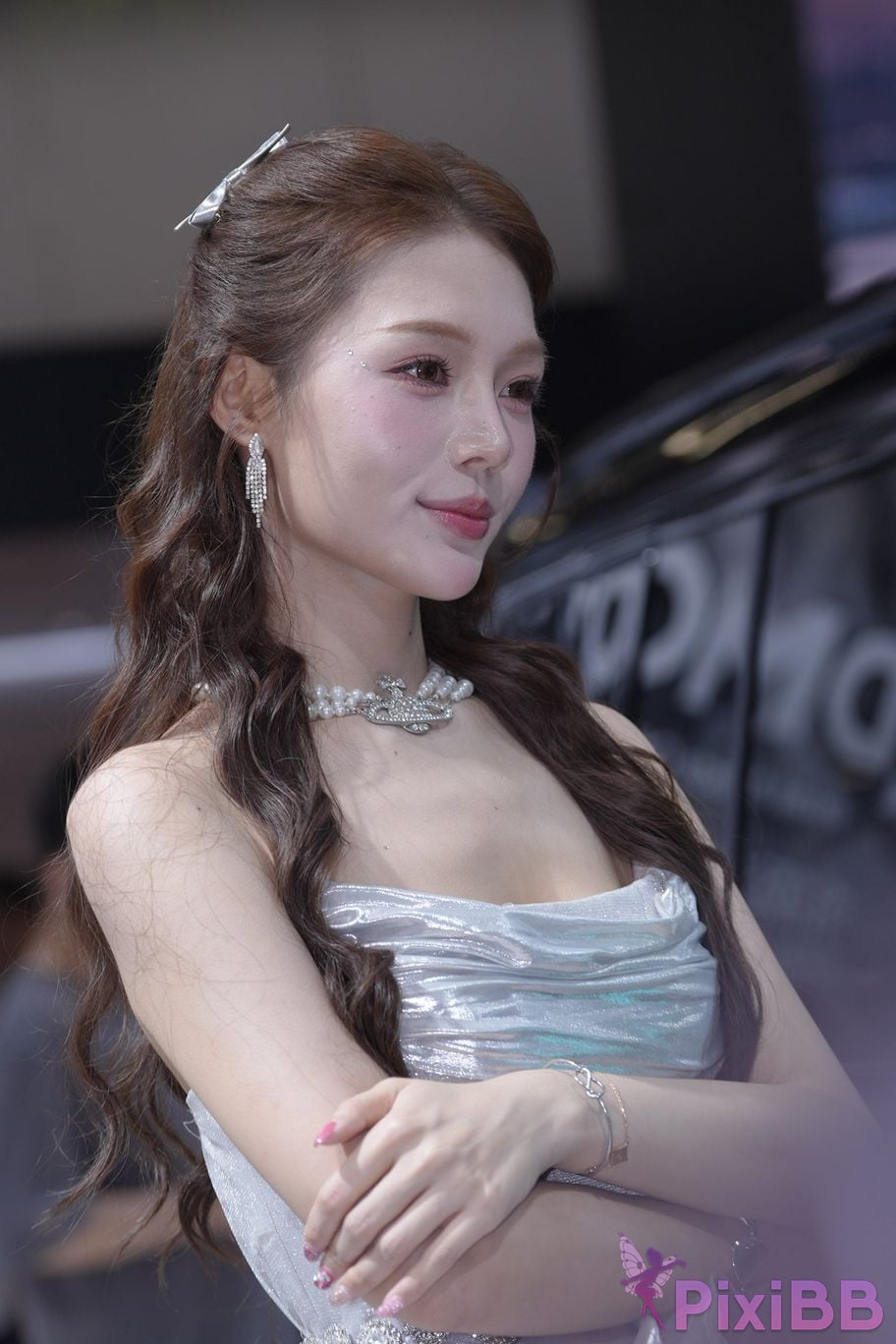 Featured Street Photography Works No.5990 Beautiful model at Fang Leopard booth PixiBB.COM 433