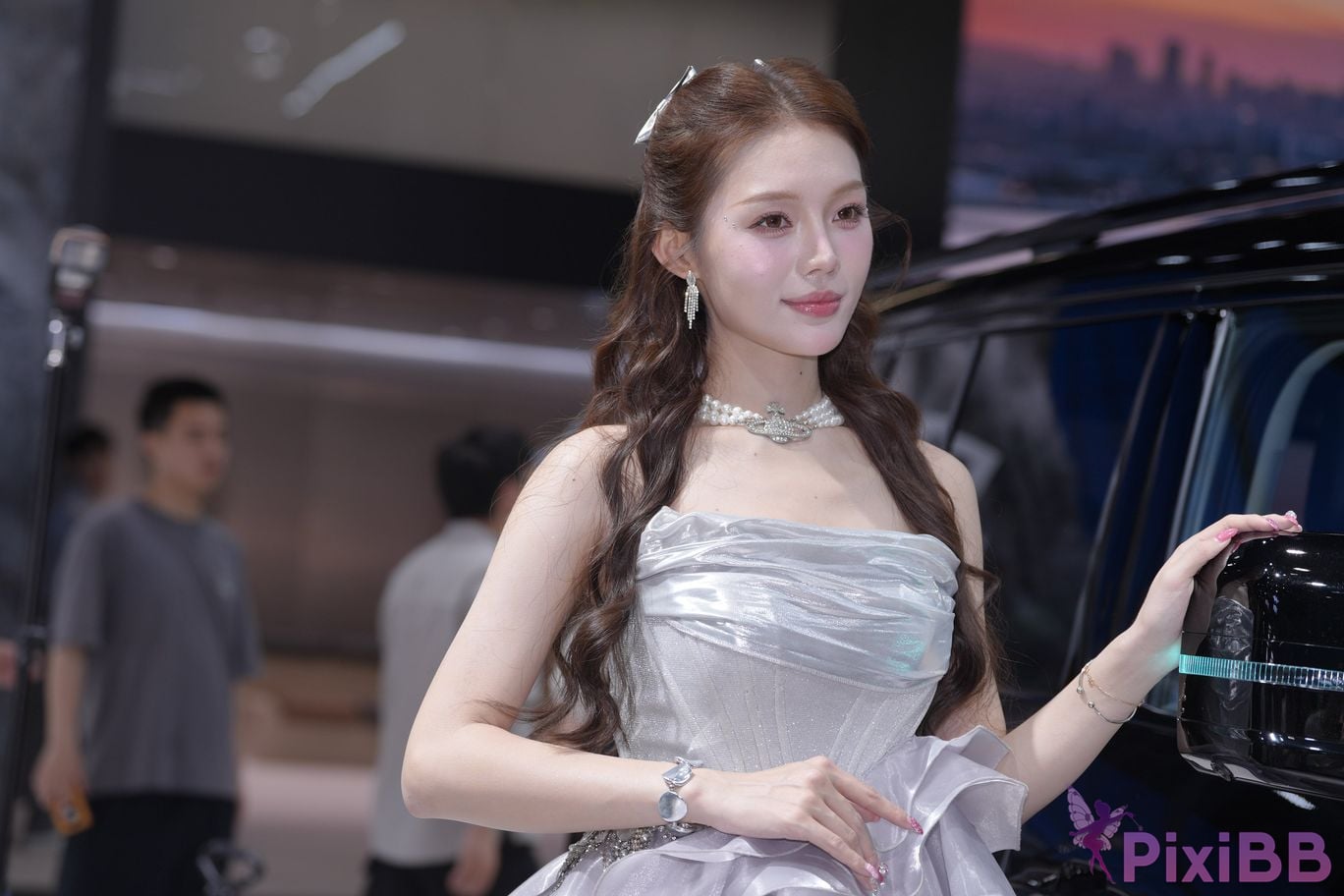 Featured Street Photography Works No.5990 Beautiful model at Fang Leopard booth PixiBB.COM 456