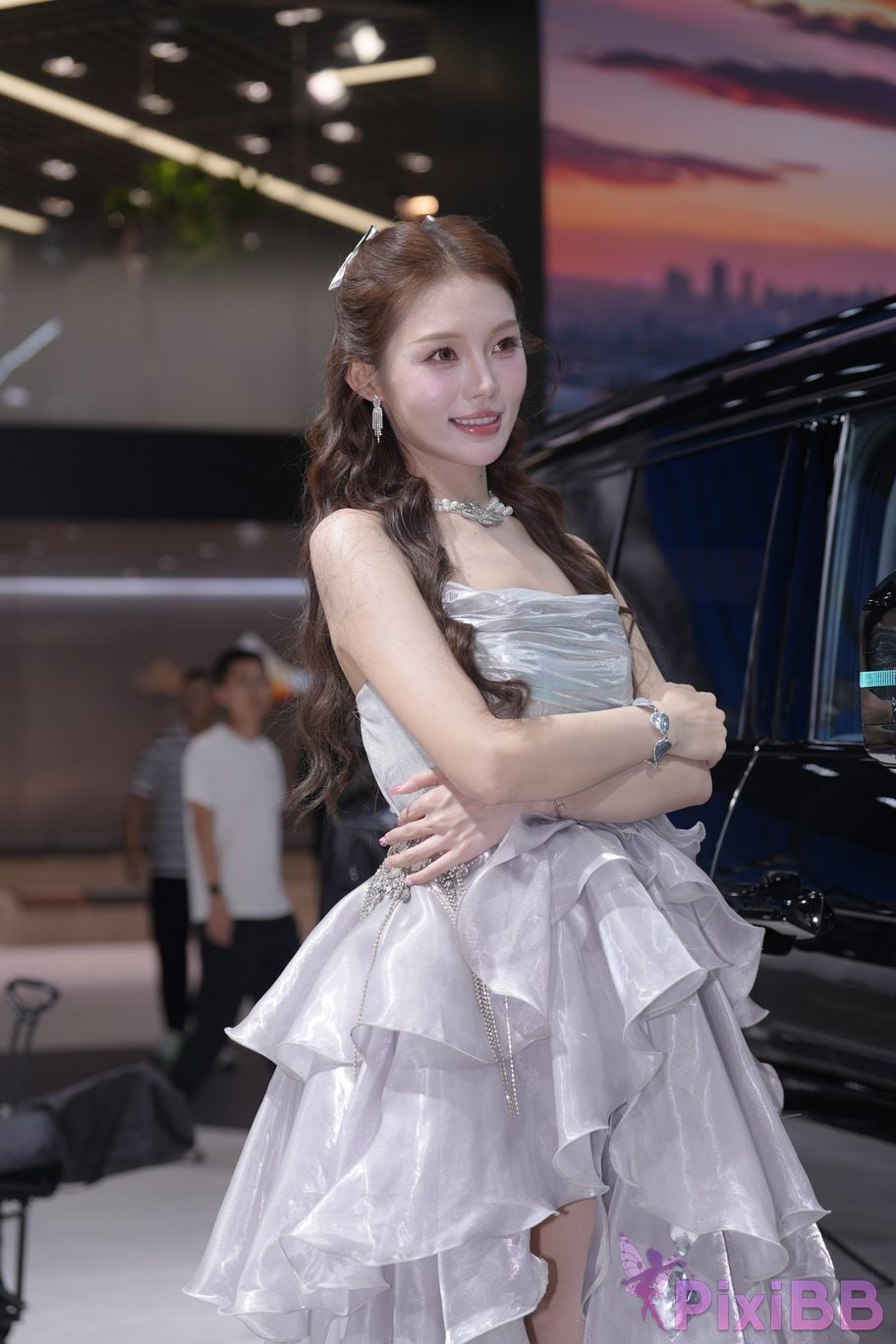 Featured Street Photography Works No.5990 Beautiful model at Fang Leopard booth PixiBB.COM 461