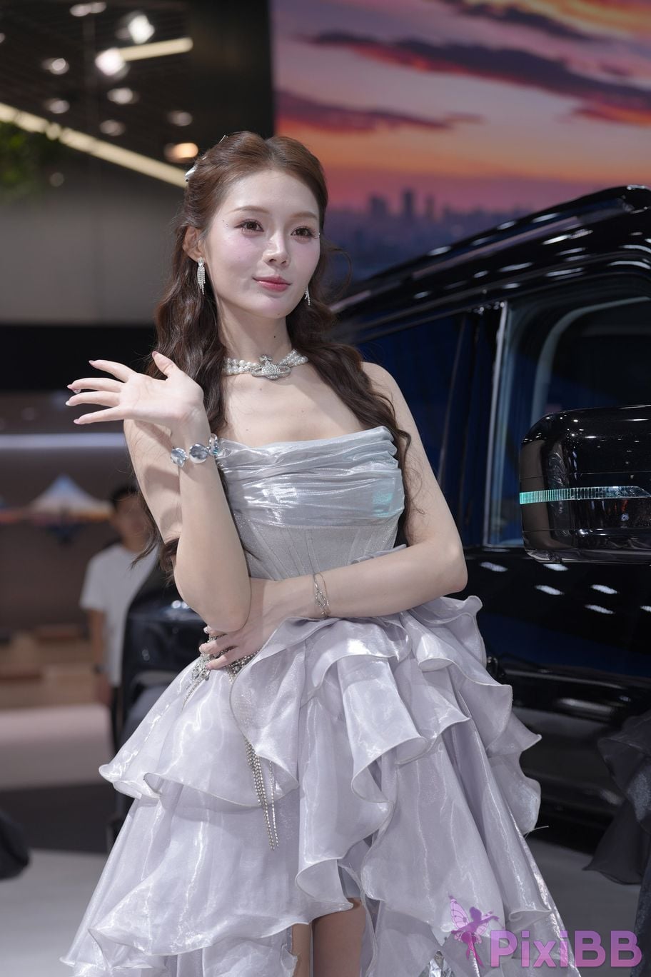 Featured Street Photography Works No.5990 Beautiful model at Fang Leopard booth PixiBB.COM 465