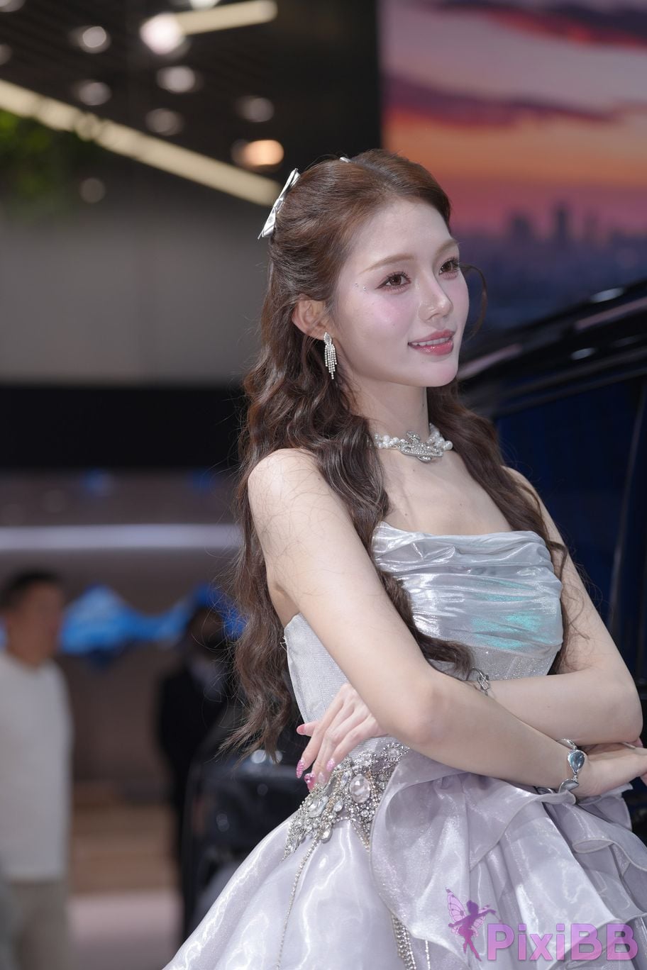Featured Street Photography Works No.5990 Beautiful model at Fang Leopard booth PixiBB.COM 468