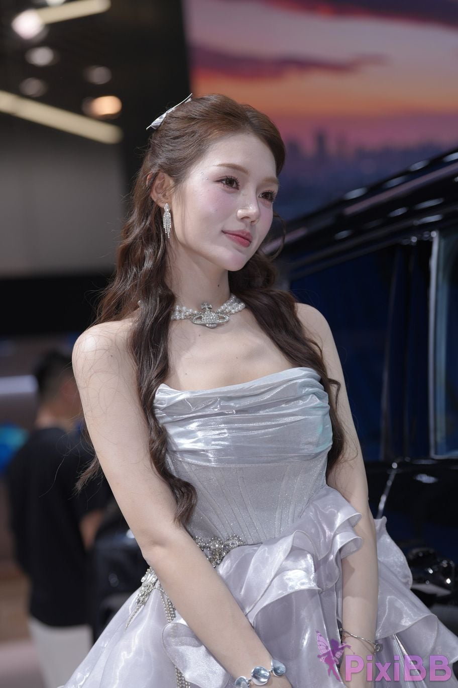 Featured Street Photography Works No.5990 Beautiful model at Fang Leopard booth PixiBB.COM 470