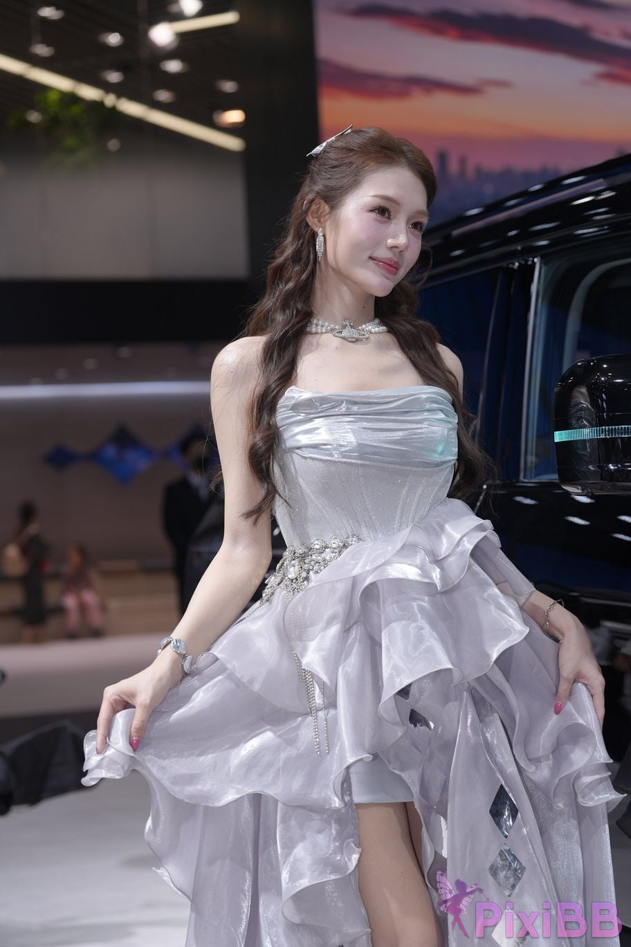 Featured Street Photography Works No.5990 Beautiful model at Fang Leopard booth PixiBB.COM 476