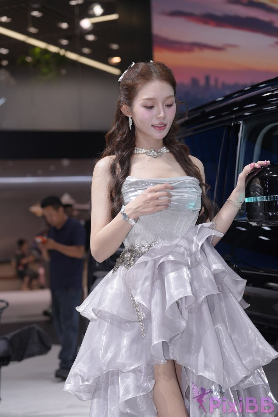 Featured Street Photography Works No.5990 Beautiful model at Fang Leopard booth PixiBB.COM 478