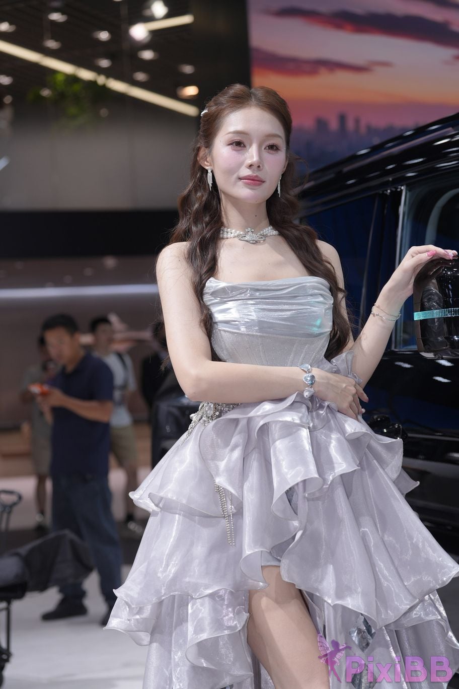 Featured Street Photography Works No.5990 Beautiful model at Fang Leopard booth PixiBB.COM 479
