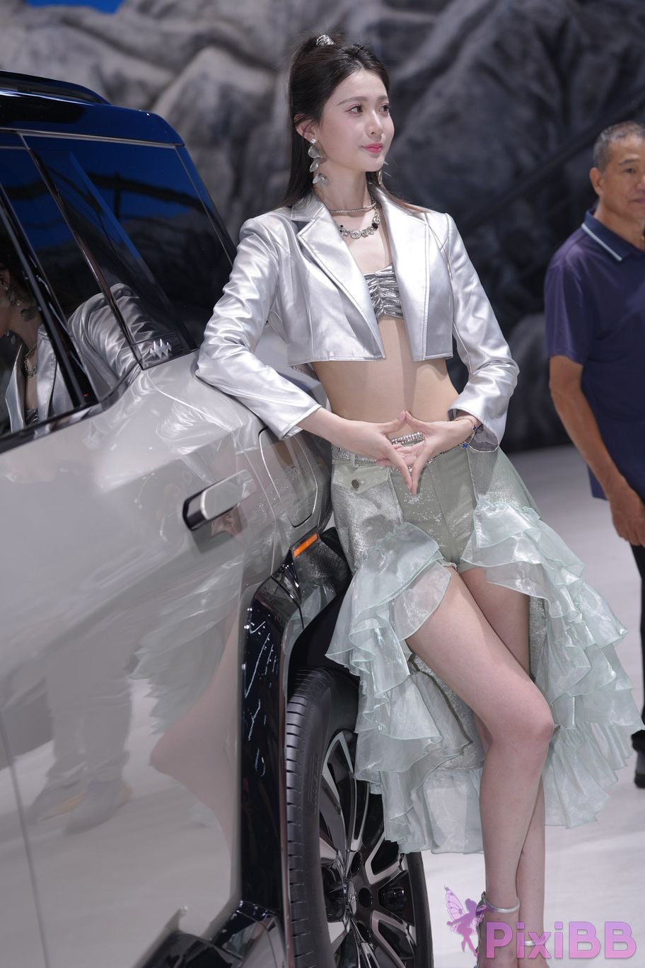 Featured Street Photography Works No.5990 Beautiful model at Fang Leopard booth PixiBB.COM 492
