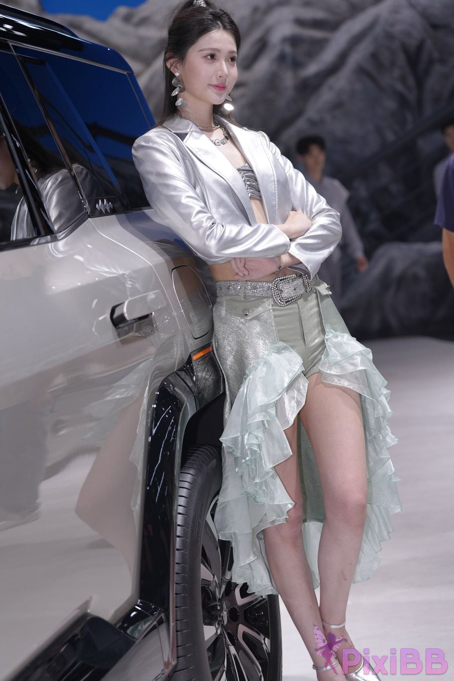 Featured Street Photography Works No.5990 Beautiful model at Fang Leopard booth PixiBB.COM 495