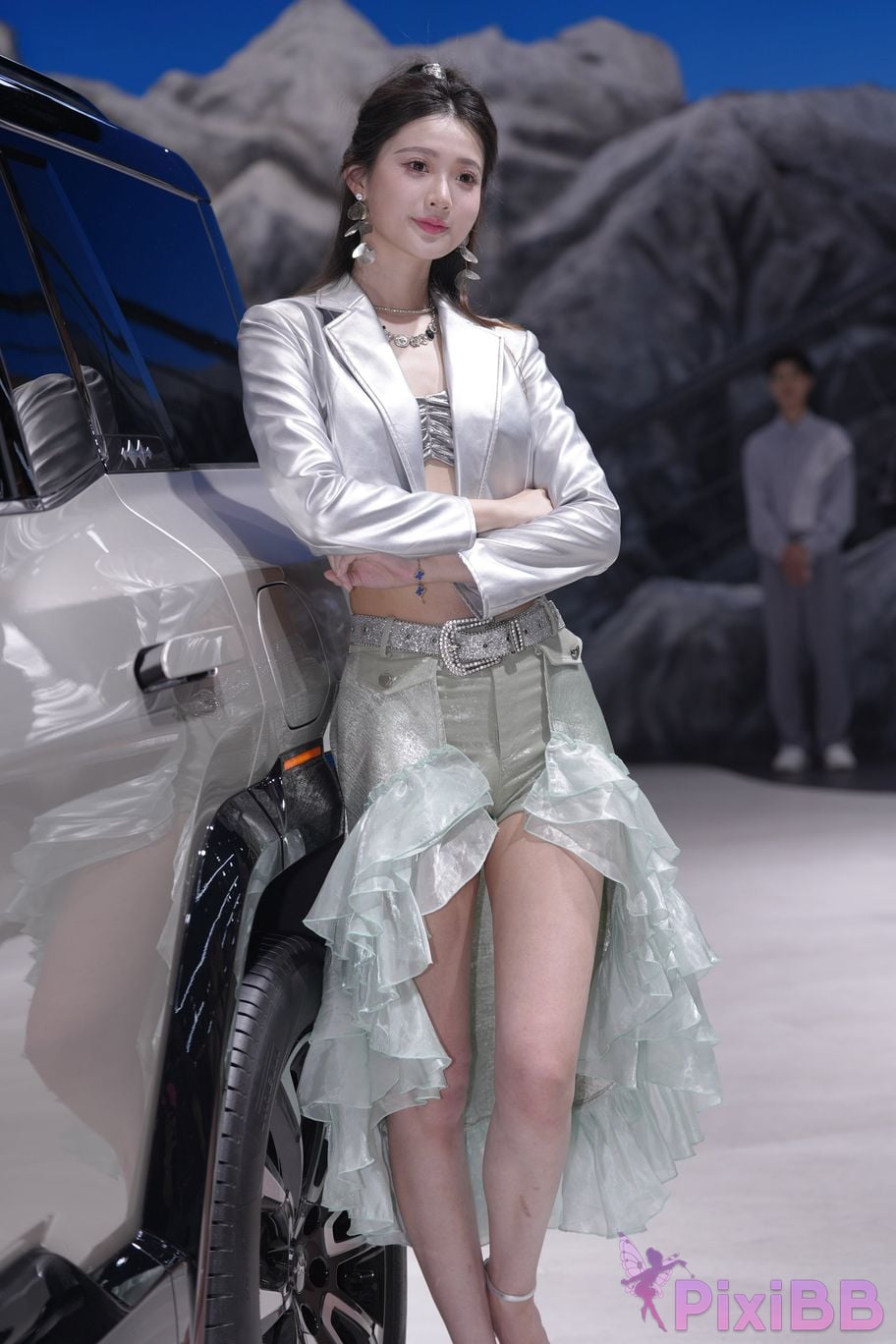 Featured Street Photography Works No.5990 Beautiful model at Fang Leopard booth PixiBB.COM 501