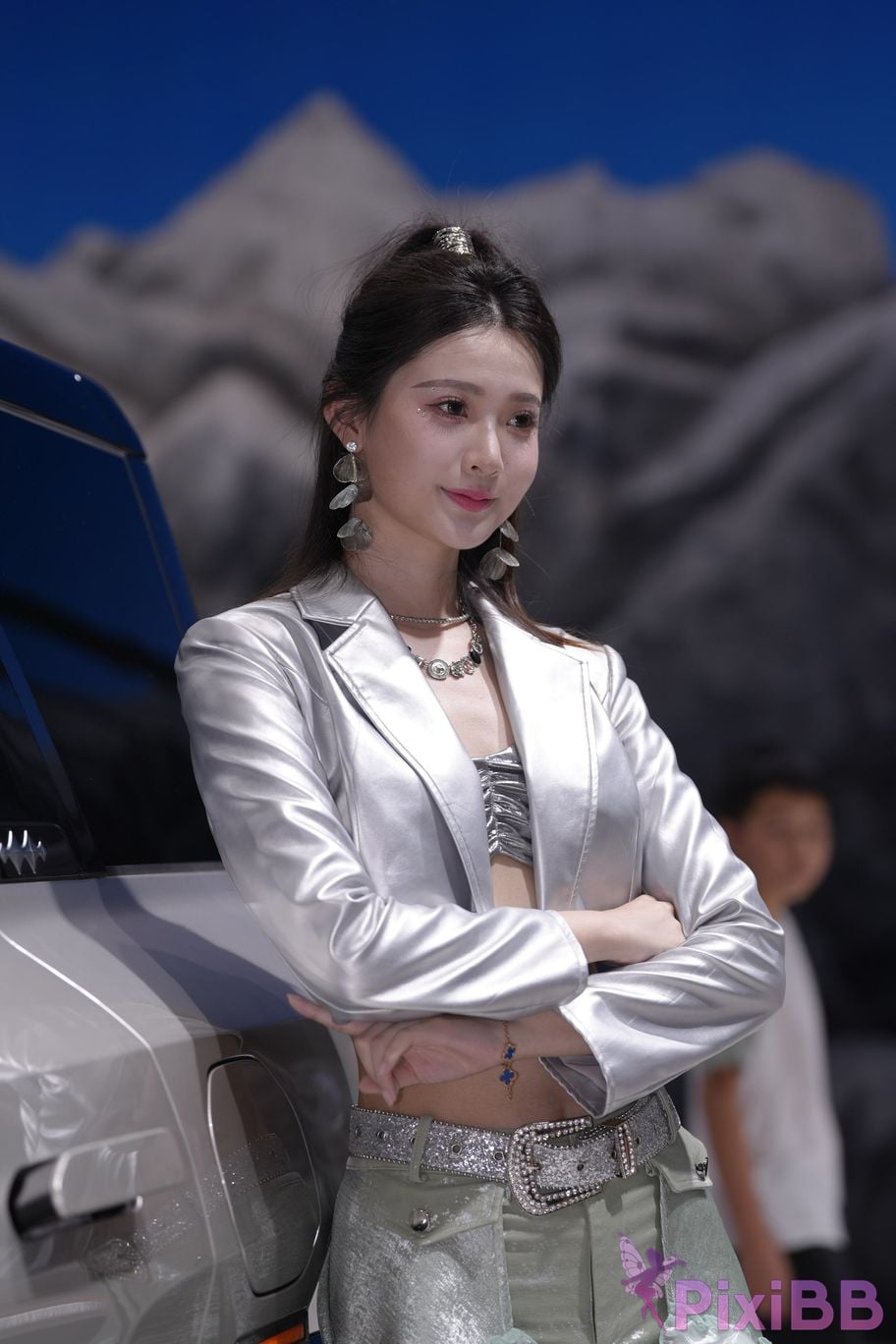 Featured Street Photography Works No.5990 Beautiful model at Fang Leopard booth PixiBB.COM 502