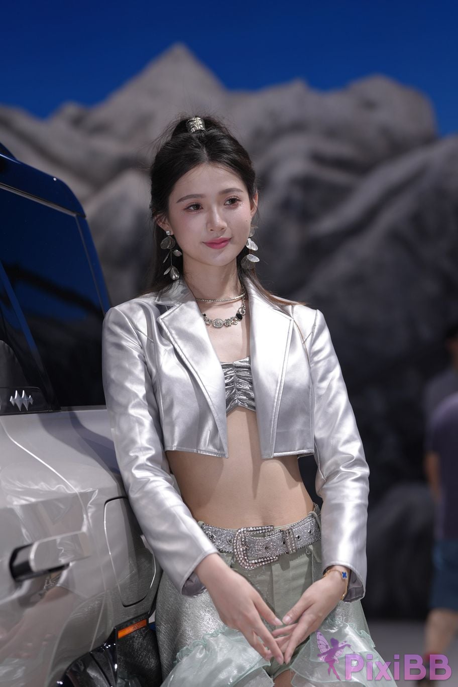 Featured Street Photography Works No.5990 Beautiful model at Fang Leopard booth PixiBB.COM 512