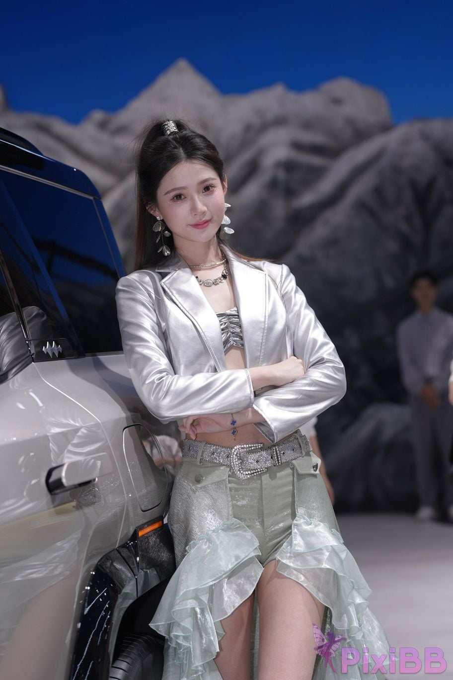 Featured Street Photography Works No.5990 Beautiful model at Fang Leopard booth PixiBB.COM 517