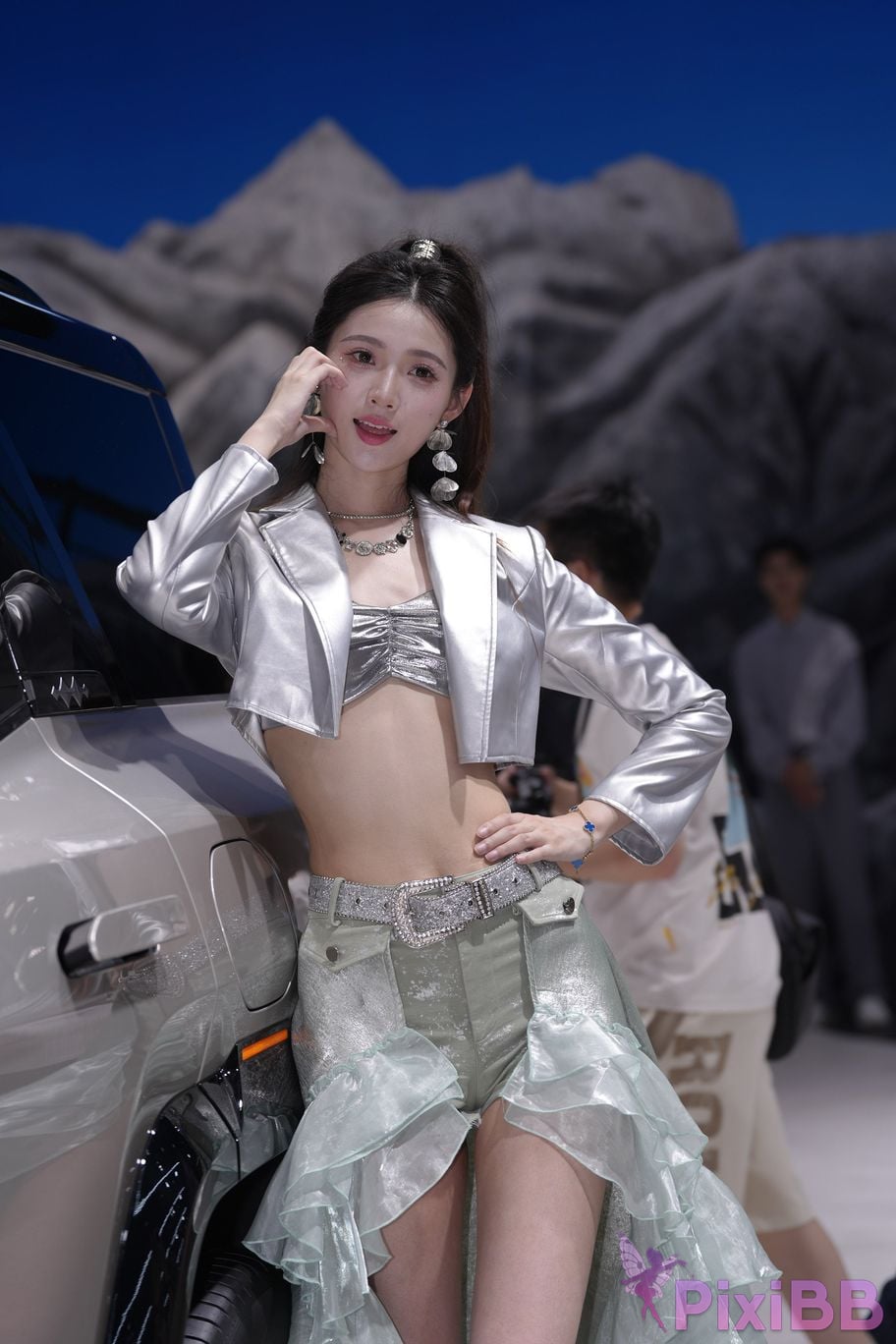 Featured Street Photography Works No.5990 Beautiful model at Fang Leopard booth PixiBB.COM 518