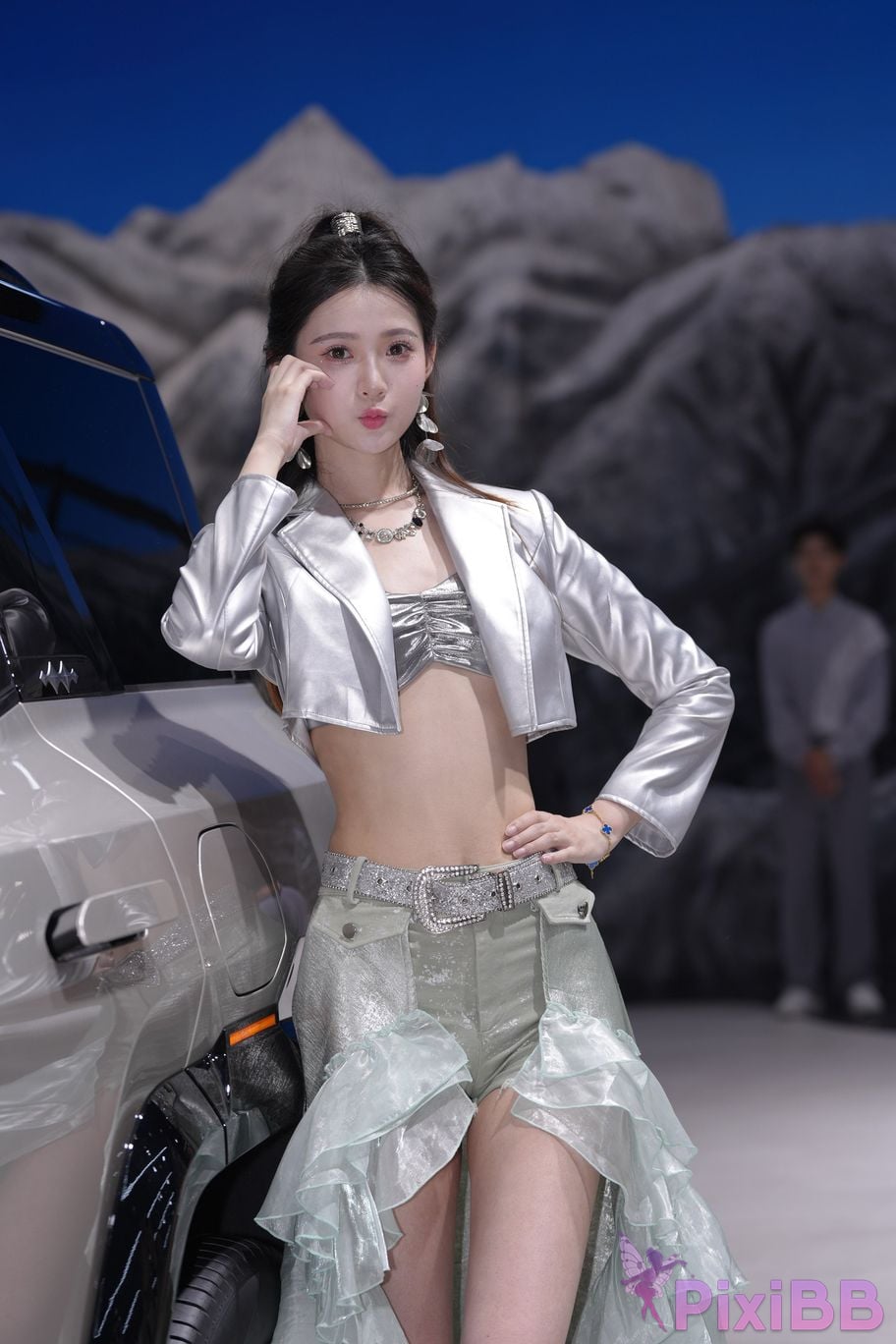 Featured Street Photography Works No.5990 Beautiful model at Fang Leopard booth PixiBB.COM 519