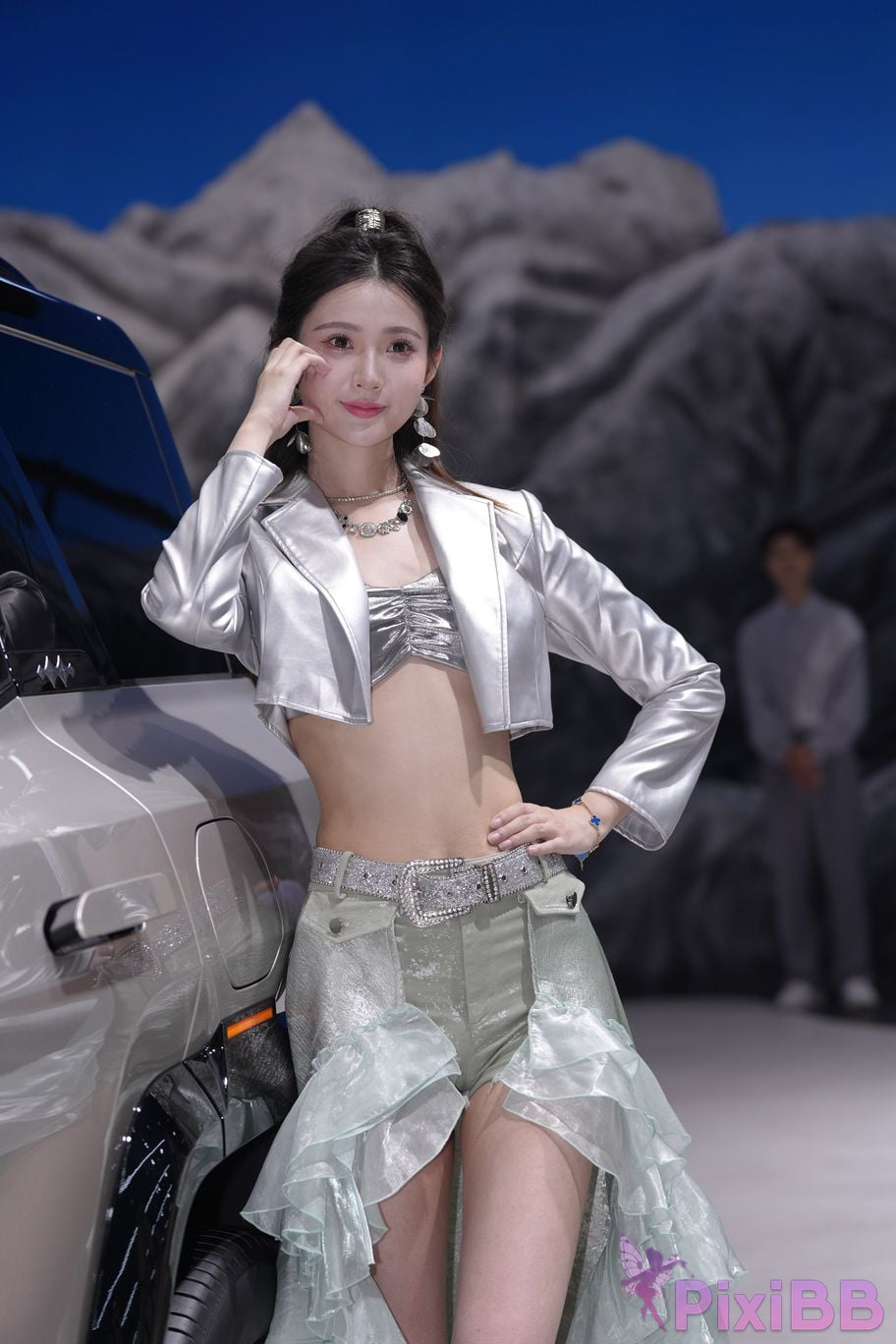 Featured Street Photography Works No.5990 Beautiful model at Fang Leopard booth PixiBB.COM 520