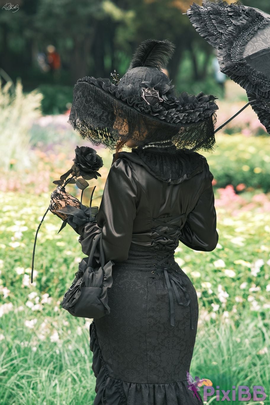 Cosplayer Pipi Nai is so cute gothic widow PixiBB.COM 001
