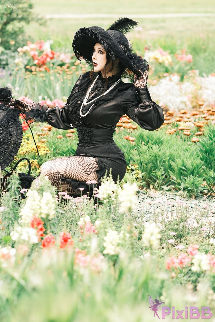 Cosplayer Pipi Nai is so cute gothic widow PixiBB.COM 002