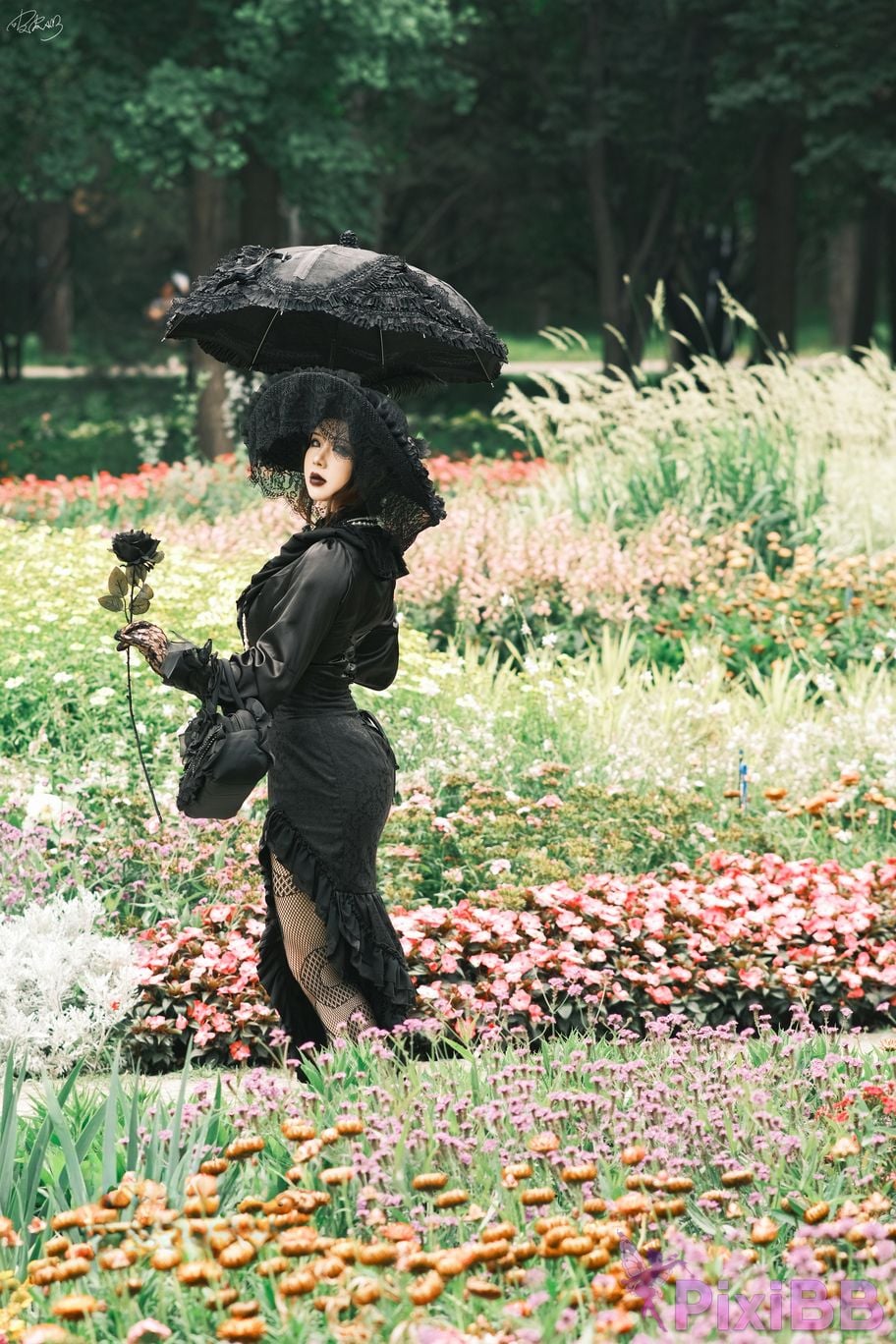 Cosplayer Pipi Nai is so cute gothic widow PixiBB.COM 016