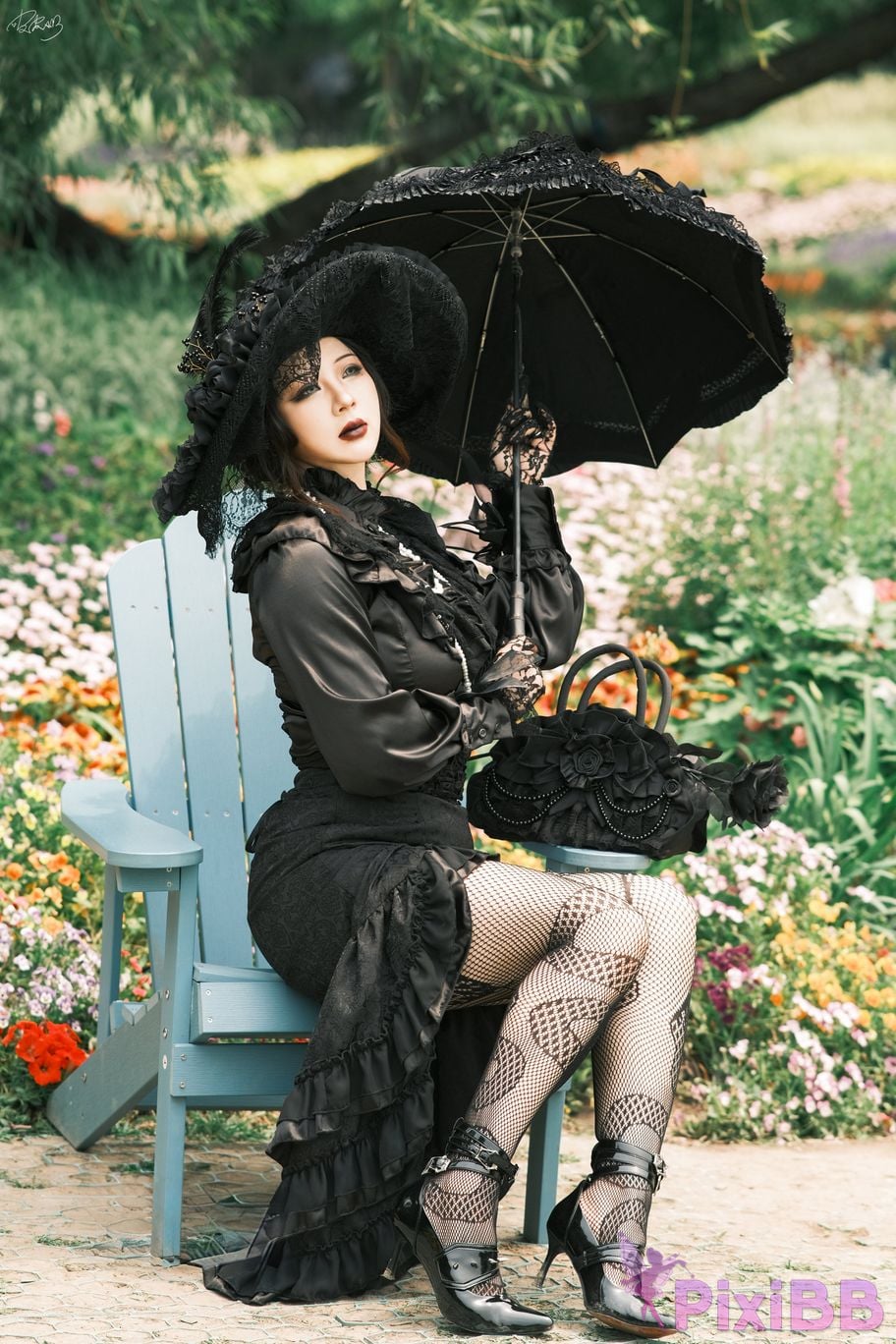 Cosplayer Pipi Nai is so cute gothic widow PixiBB.COM 018