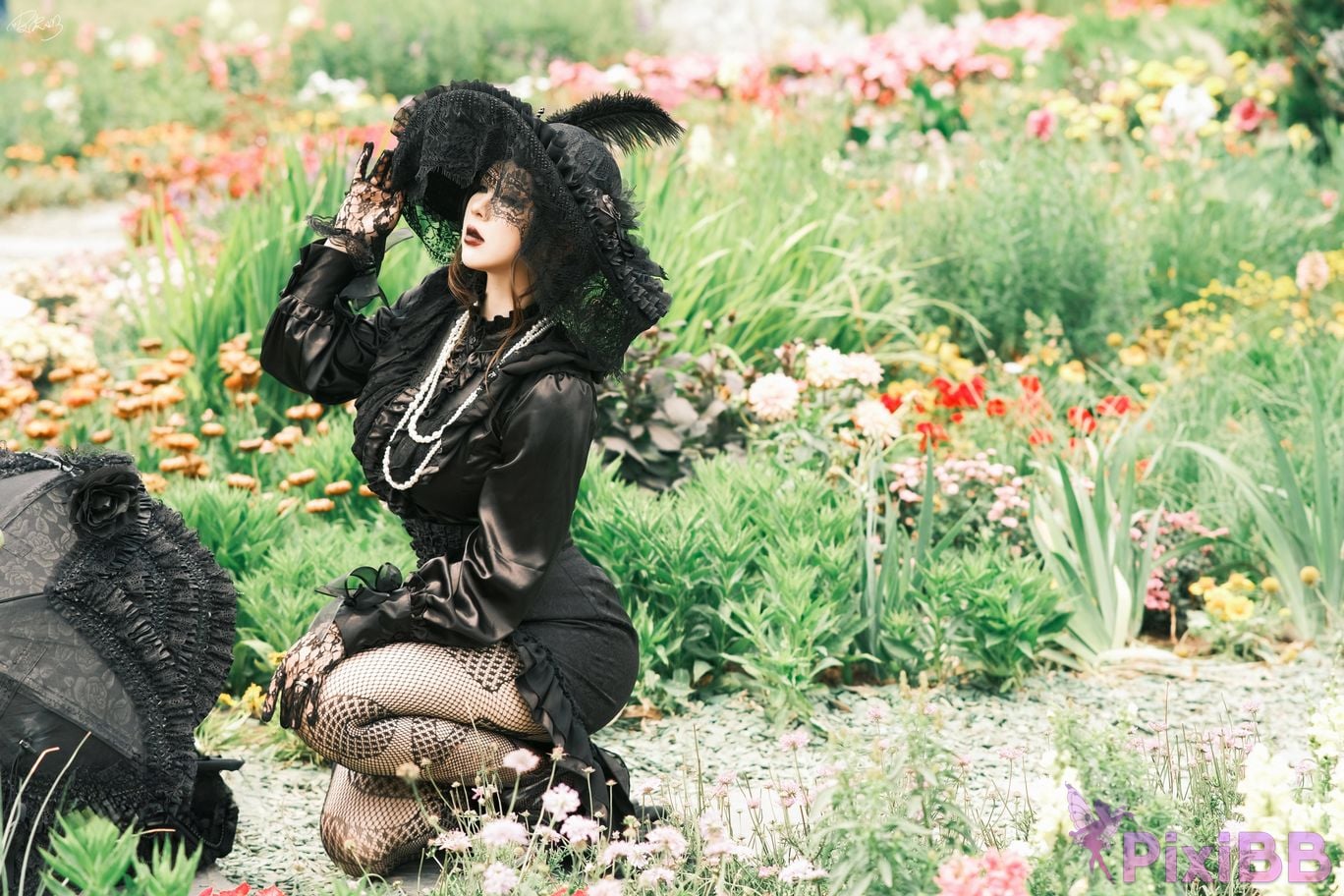 Cosplayer Pipi Nai is so cute gothic widow PixiBB.COM 019