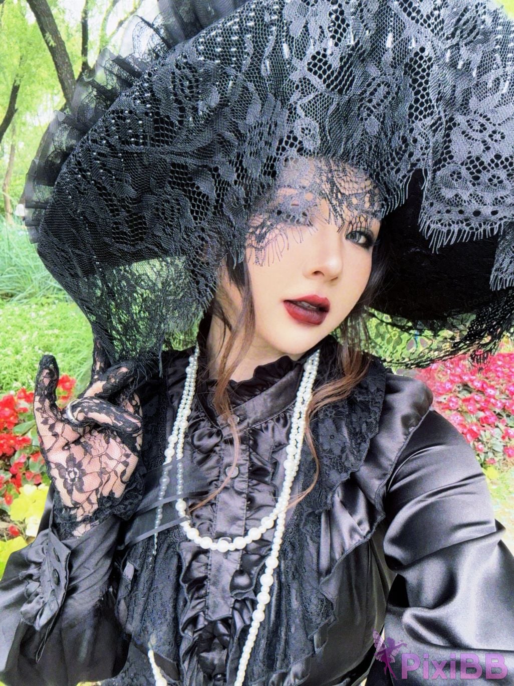 Cosplayer Pipi Nai is so cute gothic widow PixiBB.COM 024