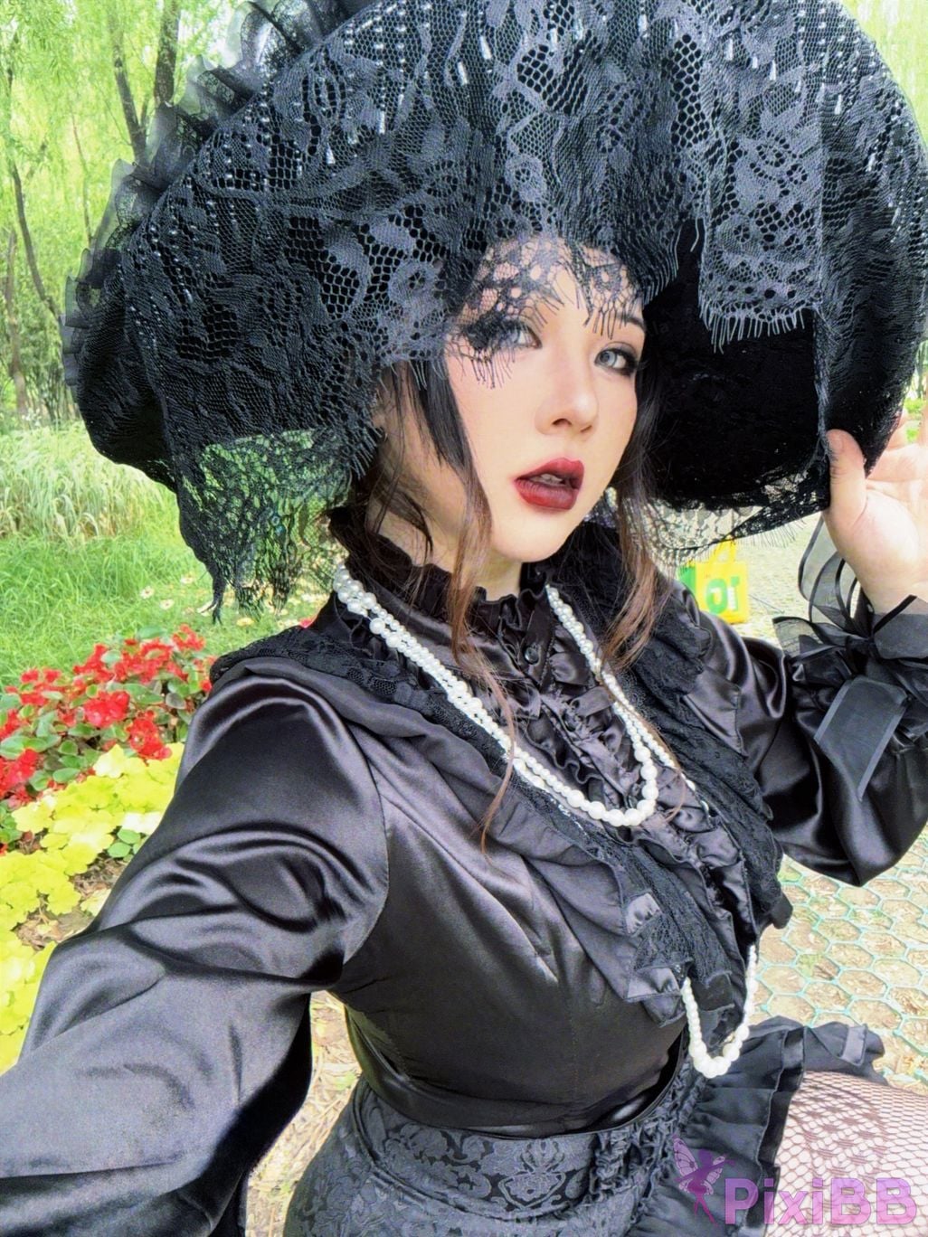 Cosplayer Pipi Nai is so cute gothic widow PixiBB.COM 025