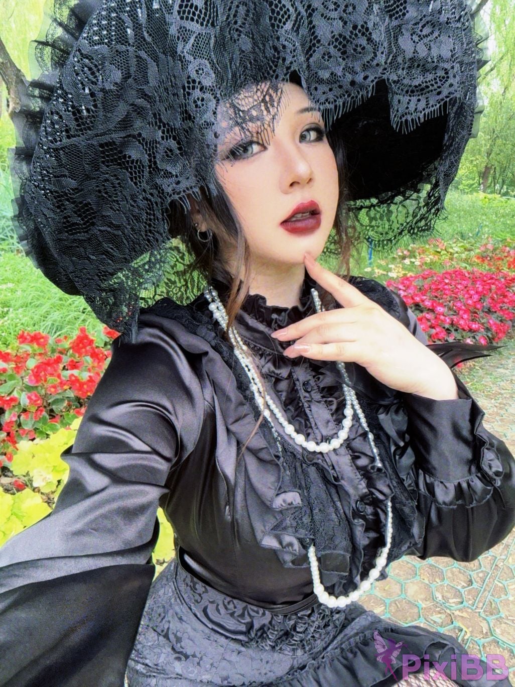 Cosplayer Pipi Nai is so cute gothic widow PixiBB.COM 027