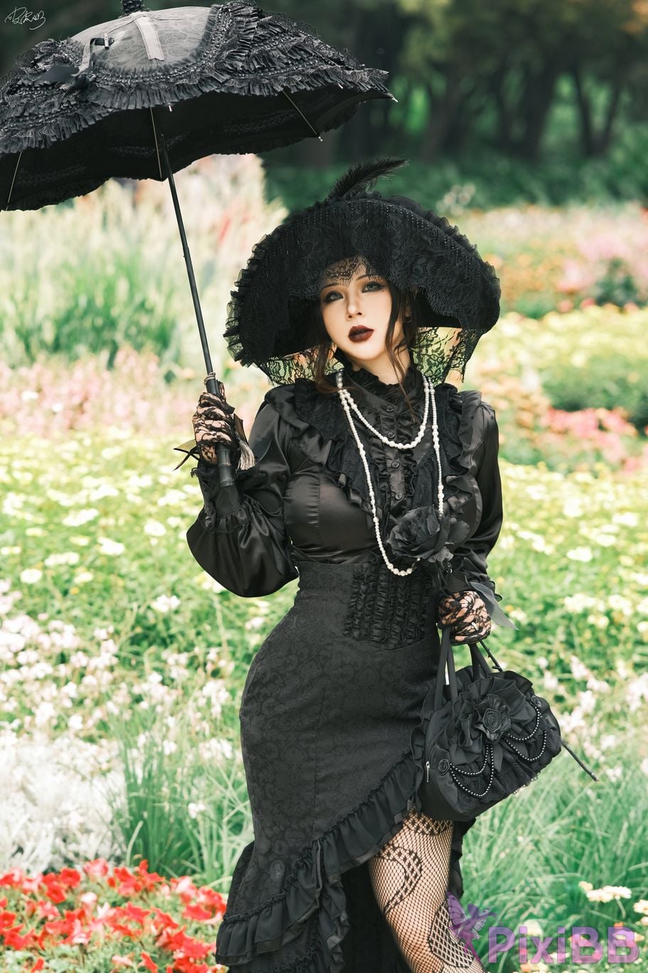 Cosplayer Pipi Nai is so cute gothic widow PixiBB.COM 031