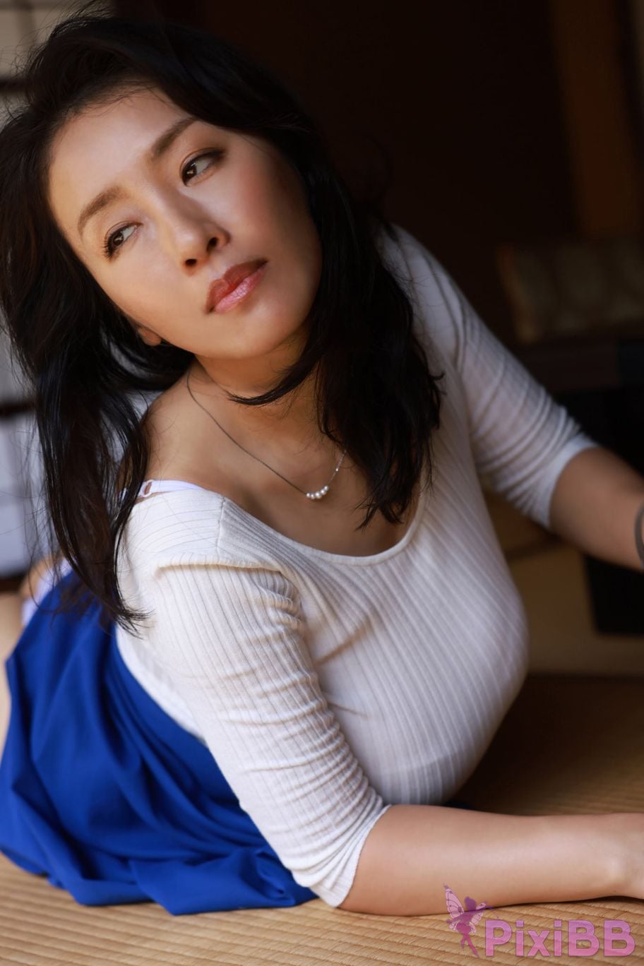 Japanese Idol Megumi Kagurazaka FRIDAY digital photo book Yellow remote All unreleased special Edition Vol.1 PixiBB.COM 005