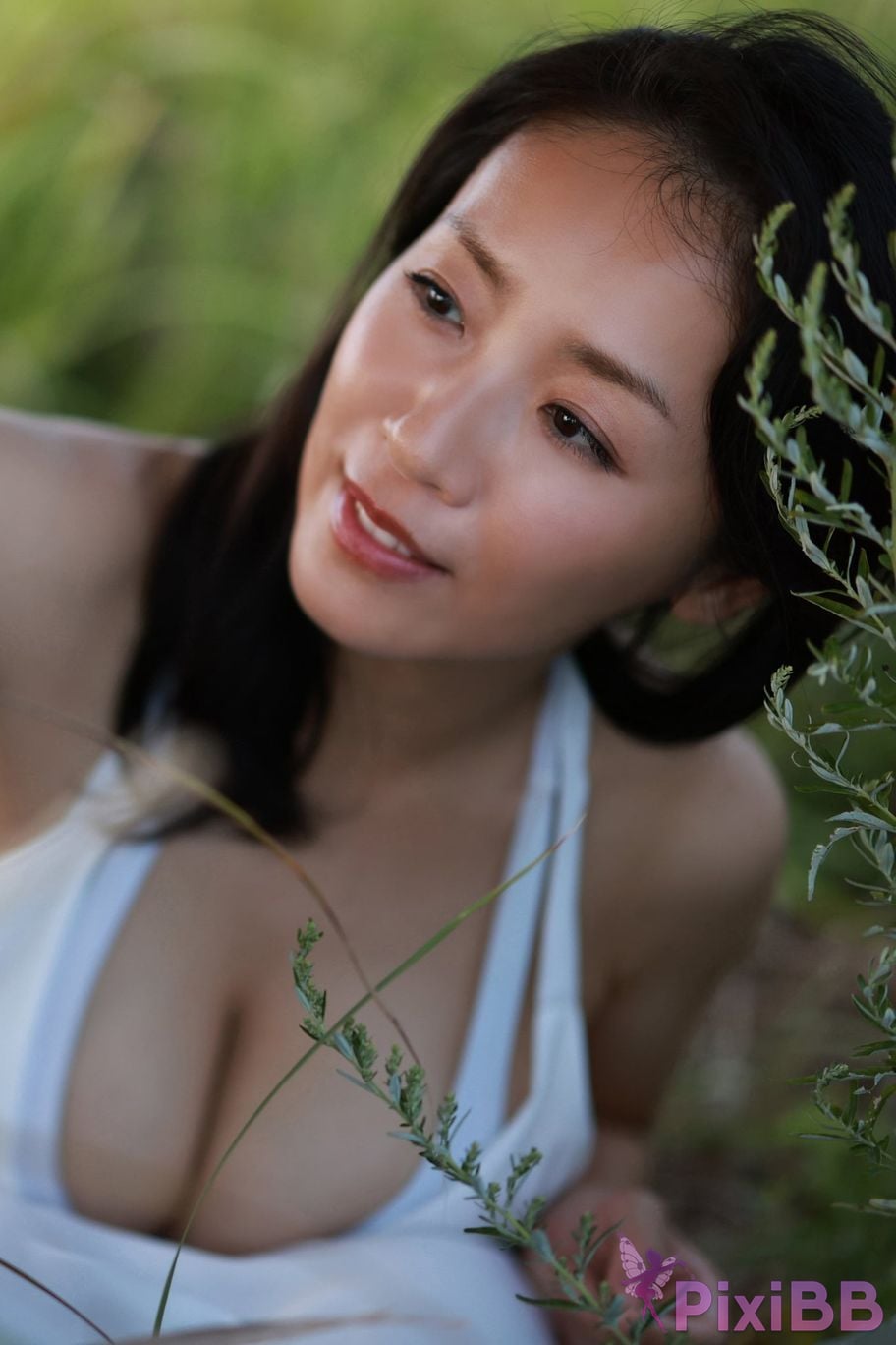 Japanese Idol Megumi Kagurazaka FRIDAY digital photo book Yellow remote All unreleased special Edition Vol.1 PixiBB.COM 053