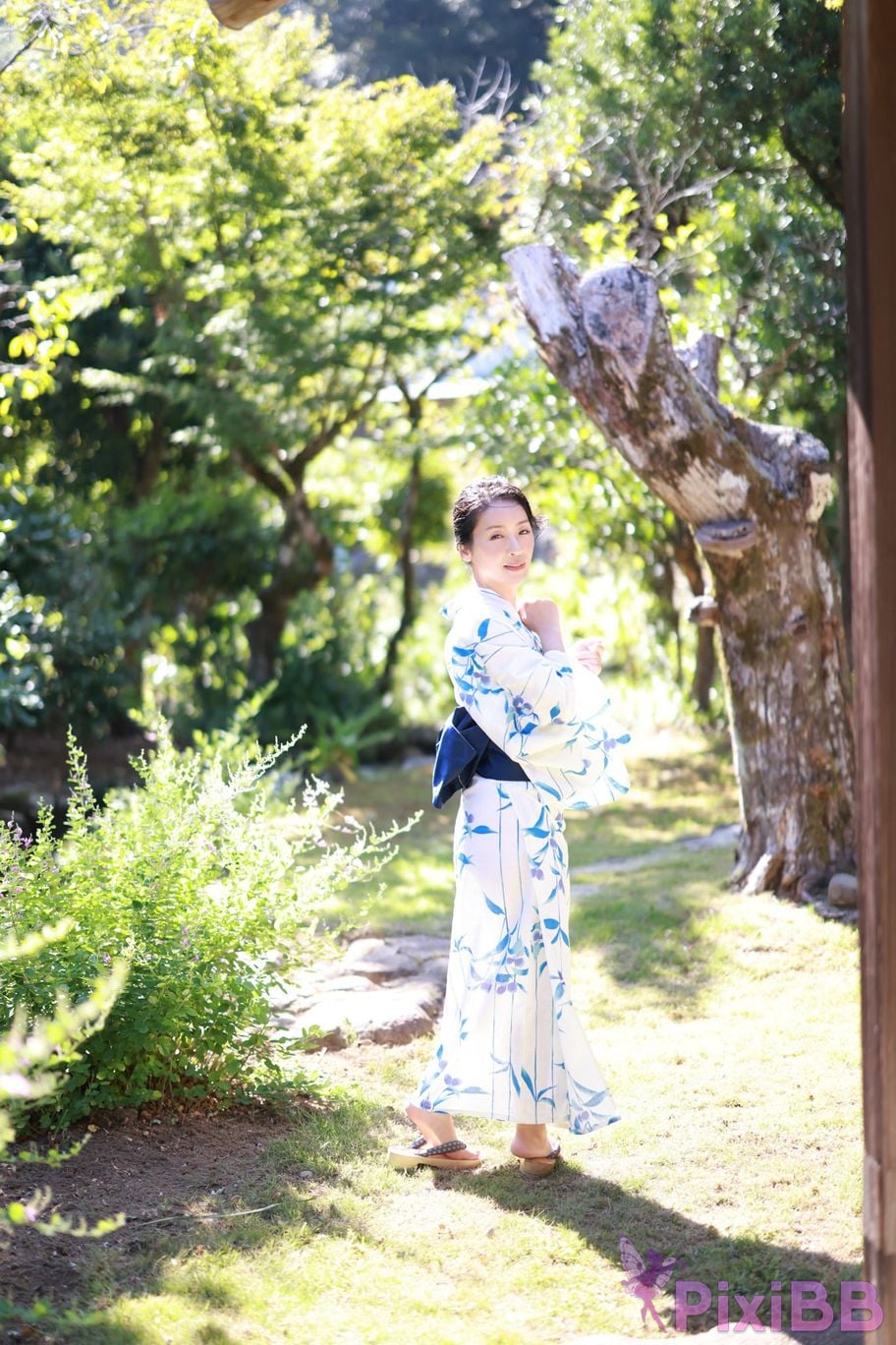 Japanese Idol Megumi Kagurazaka FRIDAY digital photo book Yellow remote All unreleased special Edition Vol.1 PixiBB.COM 058