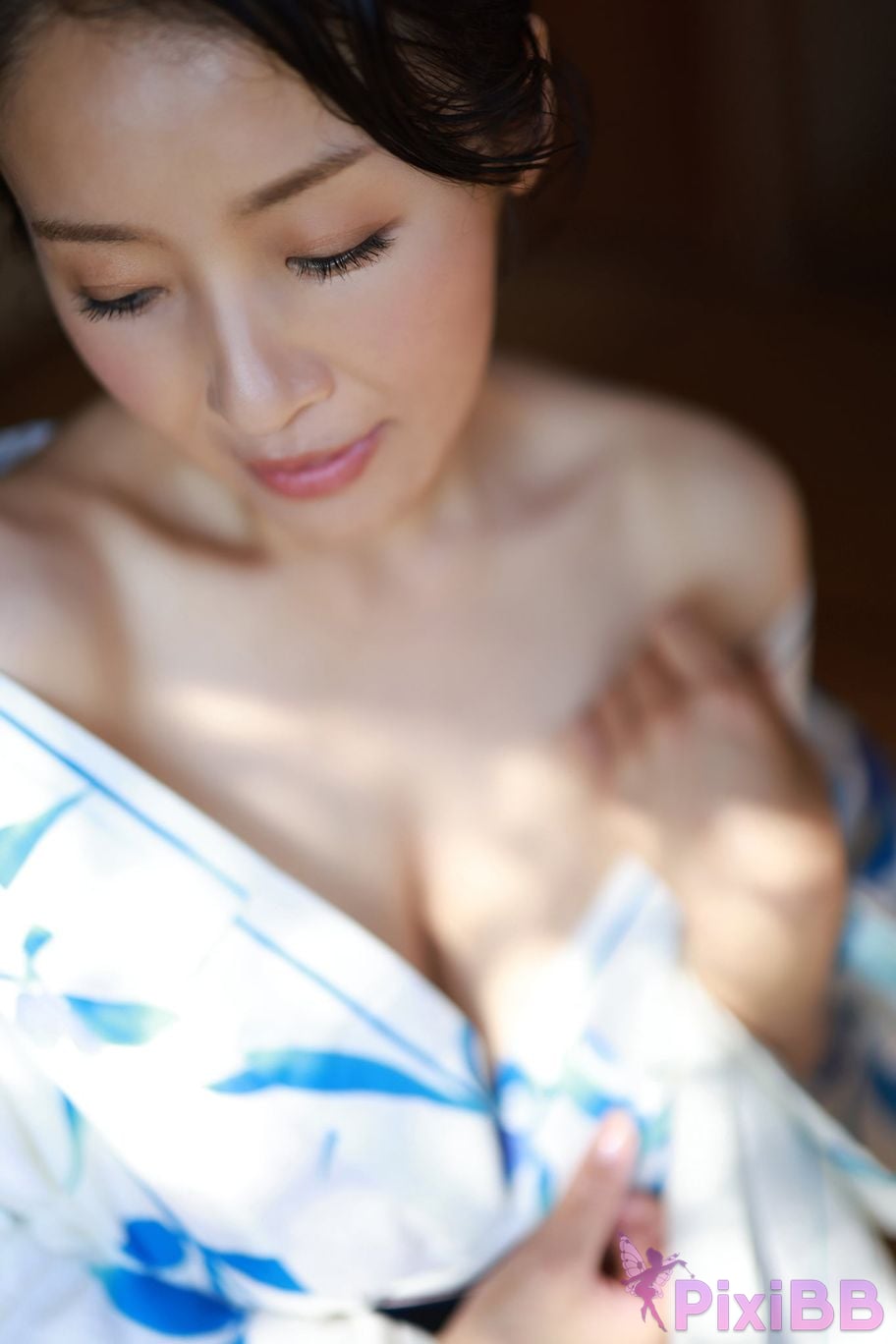 Japanese Idol Megumi Kagurazaka FRIDAY digital photo book Yellow remote All unreleased special Edition Vol.1 PixiBB.COM 062