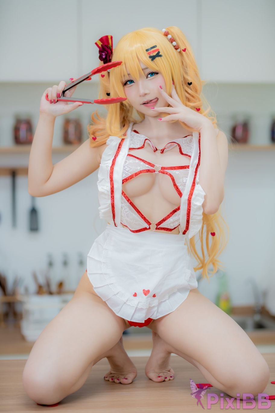 Cosplayer Takanashi Hanari Hachama apron PixiBB.COM 003