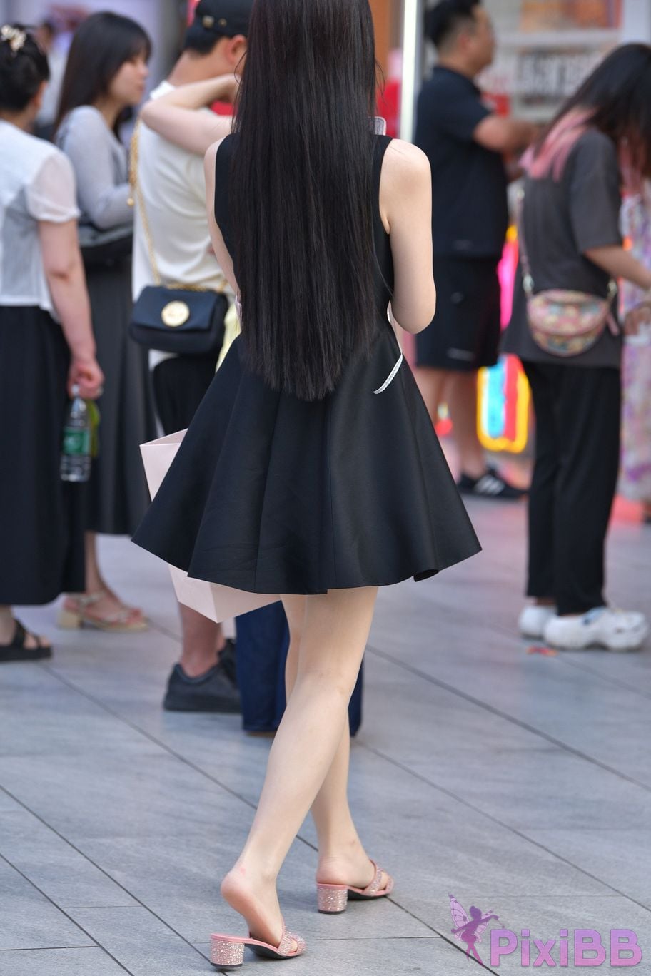 Featured Street Photography Works No.5994 Ultra thin silk slippers black dress PixiBB.COM 004