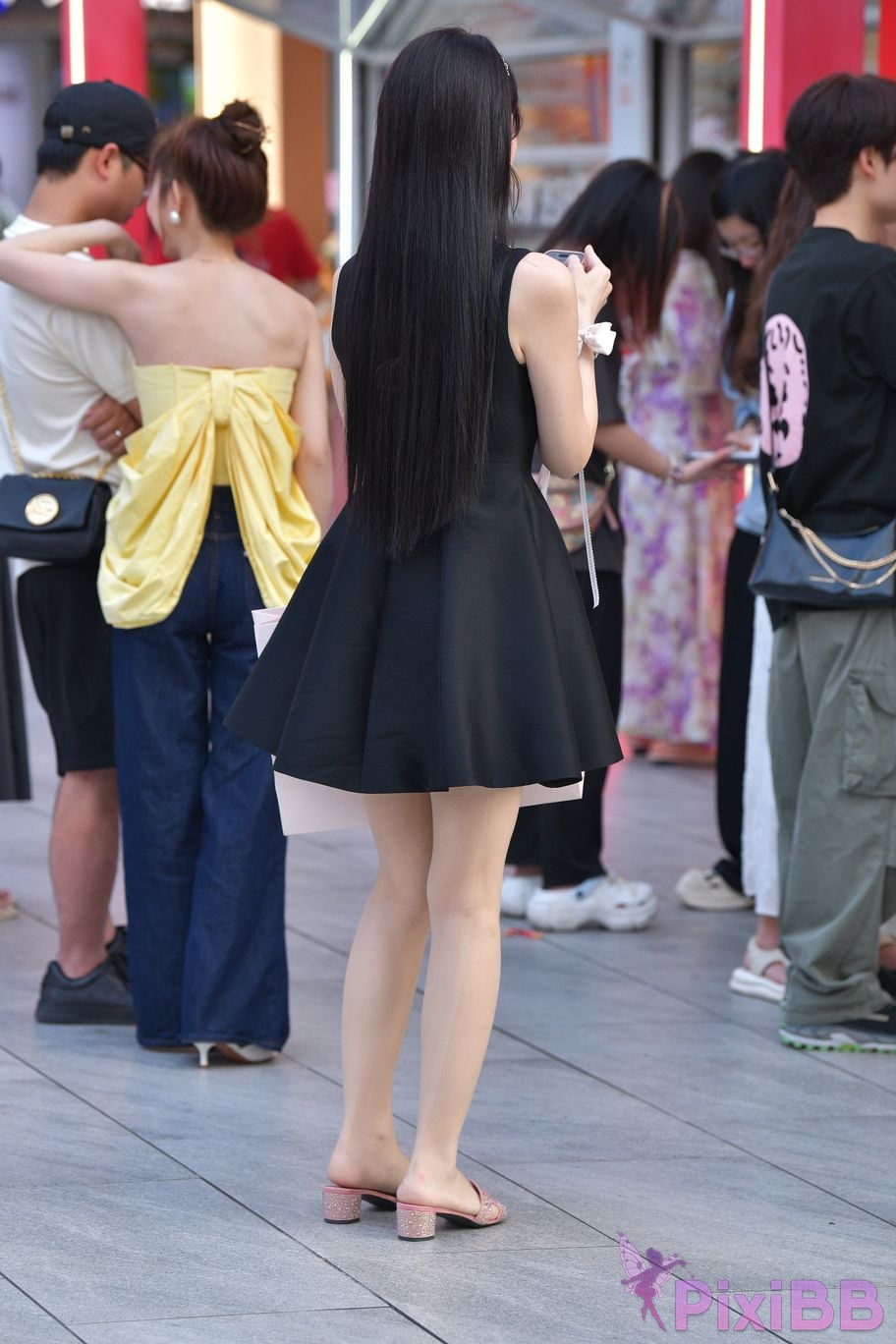 Featured Street Photography Works No.5994 Ultra thin silk slippers black dress PixiBB.COM 010