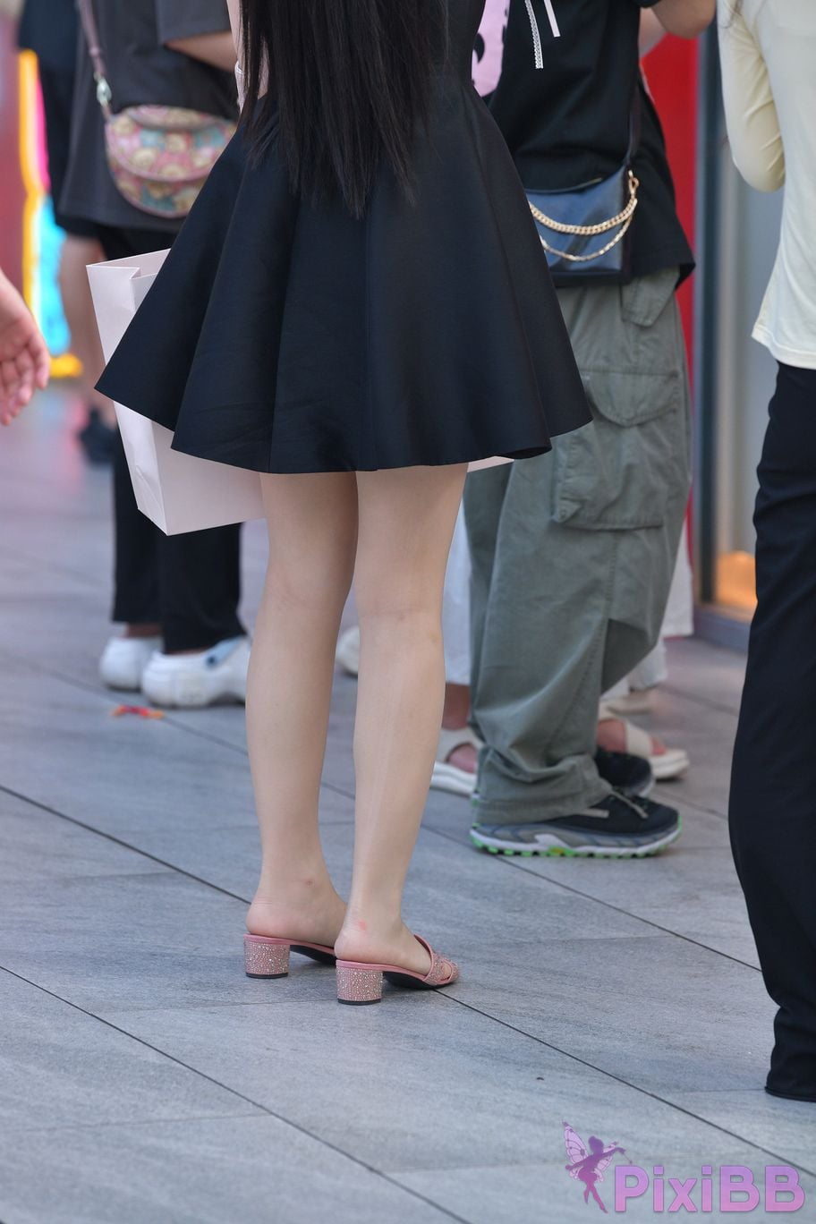 Featured Street Photography Works No.5994 Ultra thin silk slippers black dress PixiBB.COM 012