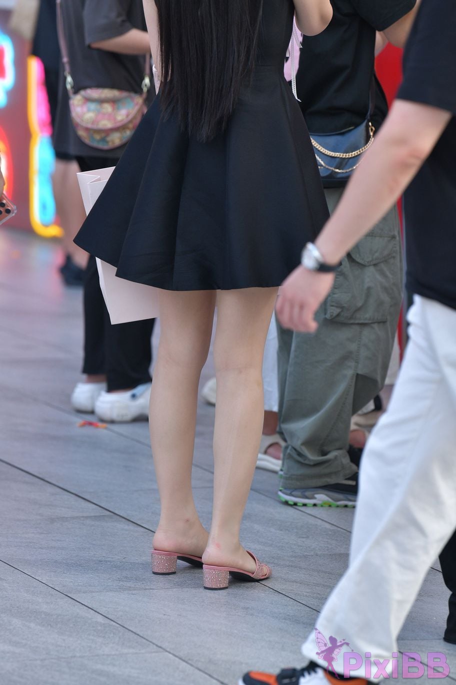 Featured Street Photography Works No.5994 Ultra thin silk slippers black dress PixiBB.COM 013