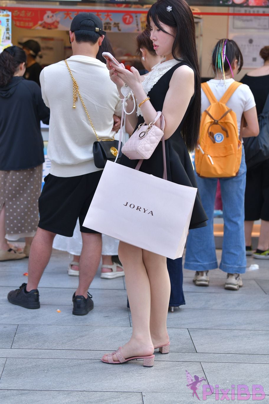 Featured Street Photography Works No.5994 Ultra thin silk slippers black dress PixiBB.COM 037