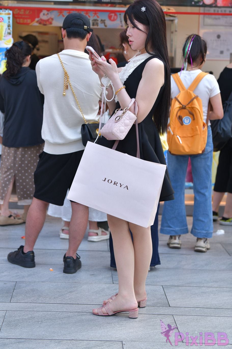 Featured Street Photography Works No.5994 Ultra thin silk slippers black dress PixiBB.COM 038