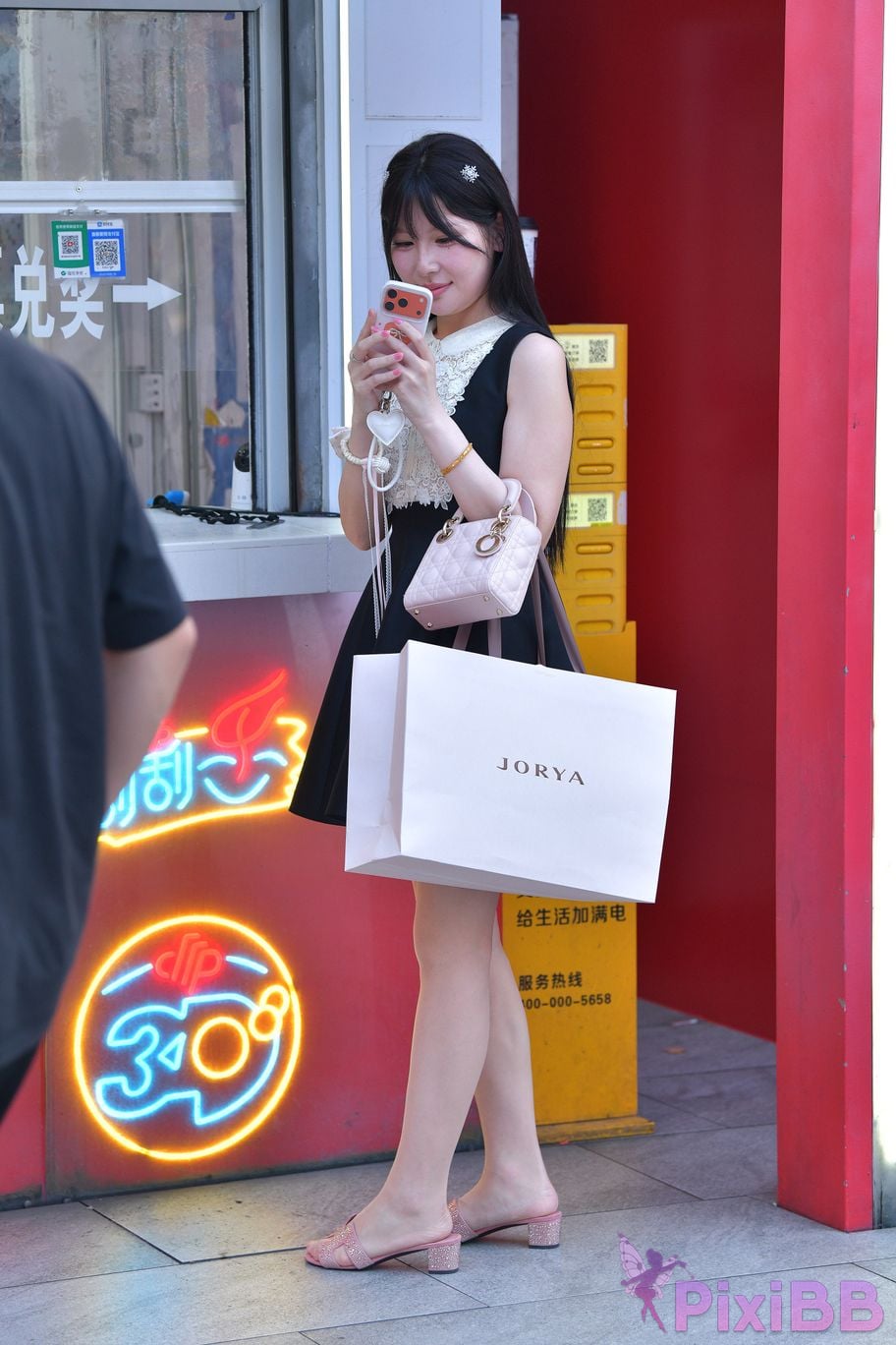 Featured Street Photography Works No.5994 Ultra thin silk slippers black dress PixiBB.COM 064