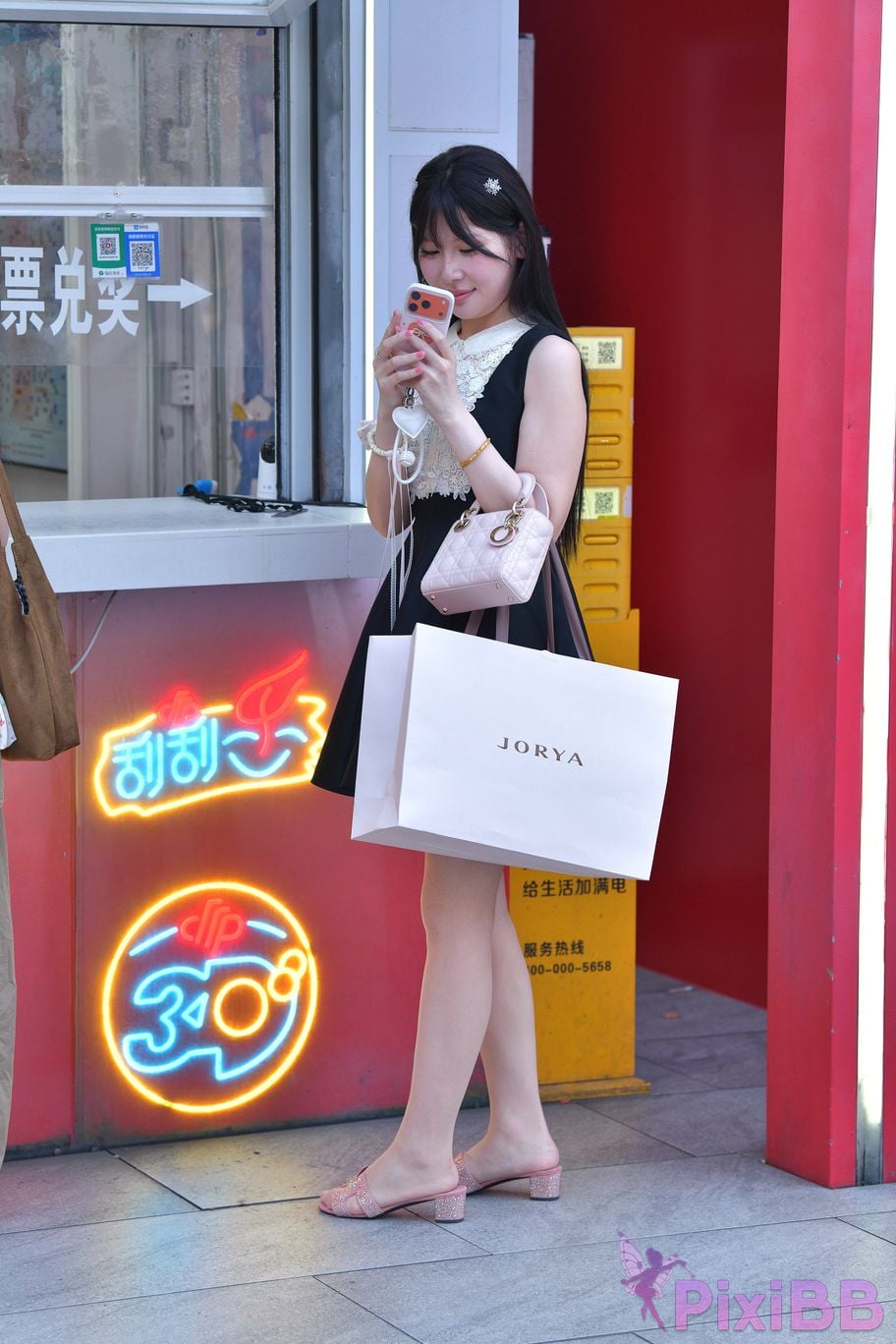 Featured Street Photography Works No.5994 Ultra thin silk slippers black dress PixiBB.COM 065