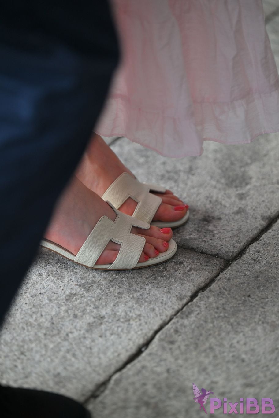 Featured Street Photography Works No.5998 Chunxiao slippers for beautiful feet PixiBB.COM 100